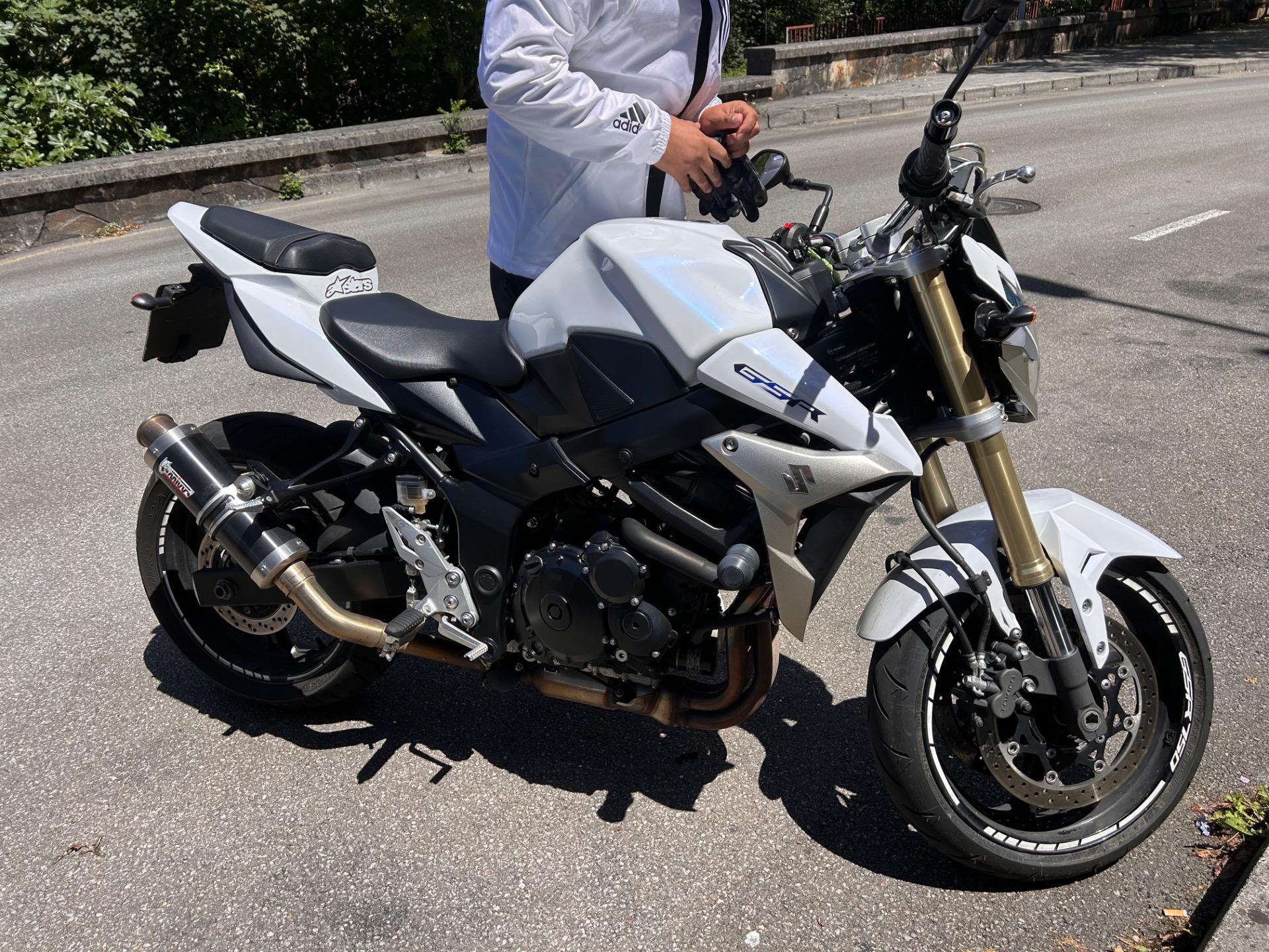 Foto 2 de Suzuki GSR 750