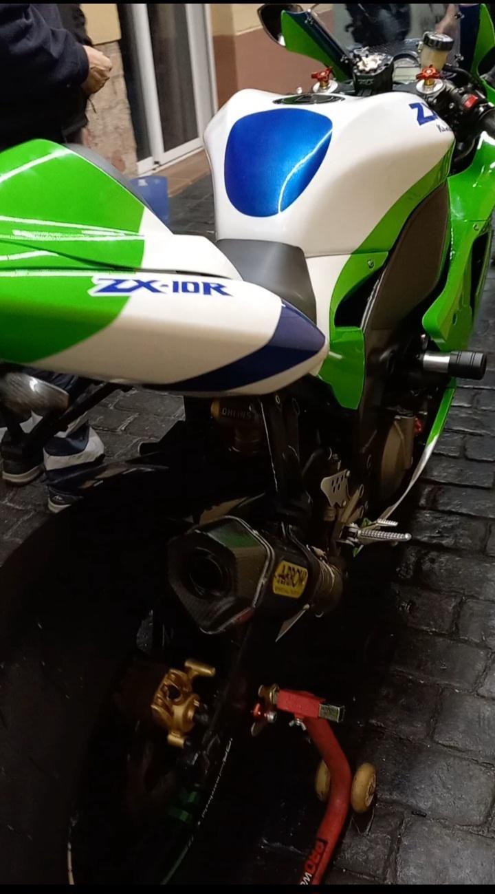 Foto 2 de Kawasaki zx10R 2004-2005 impecable