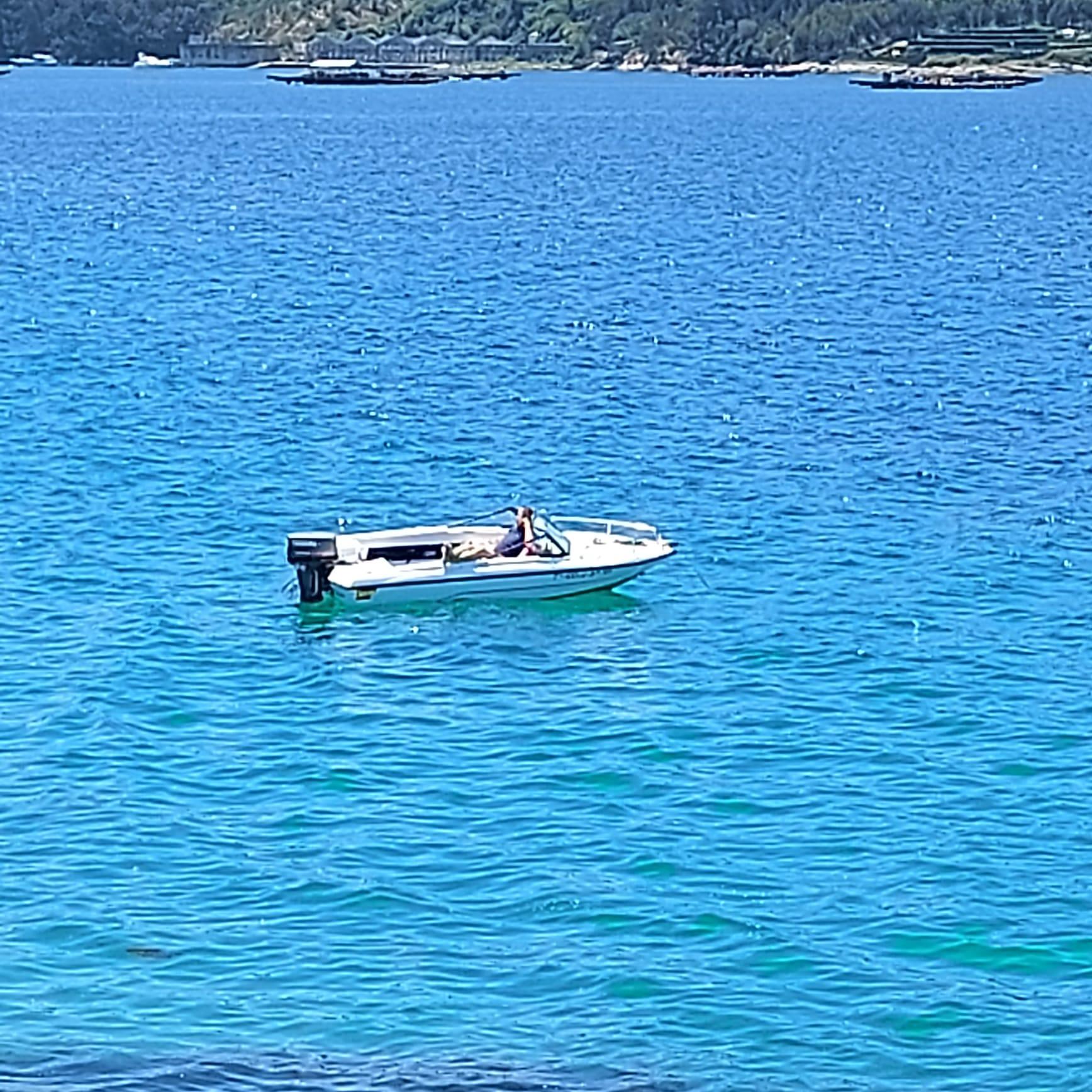 Foto de Embarcación con remolque 