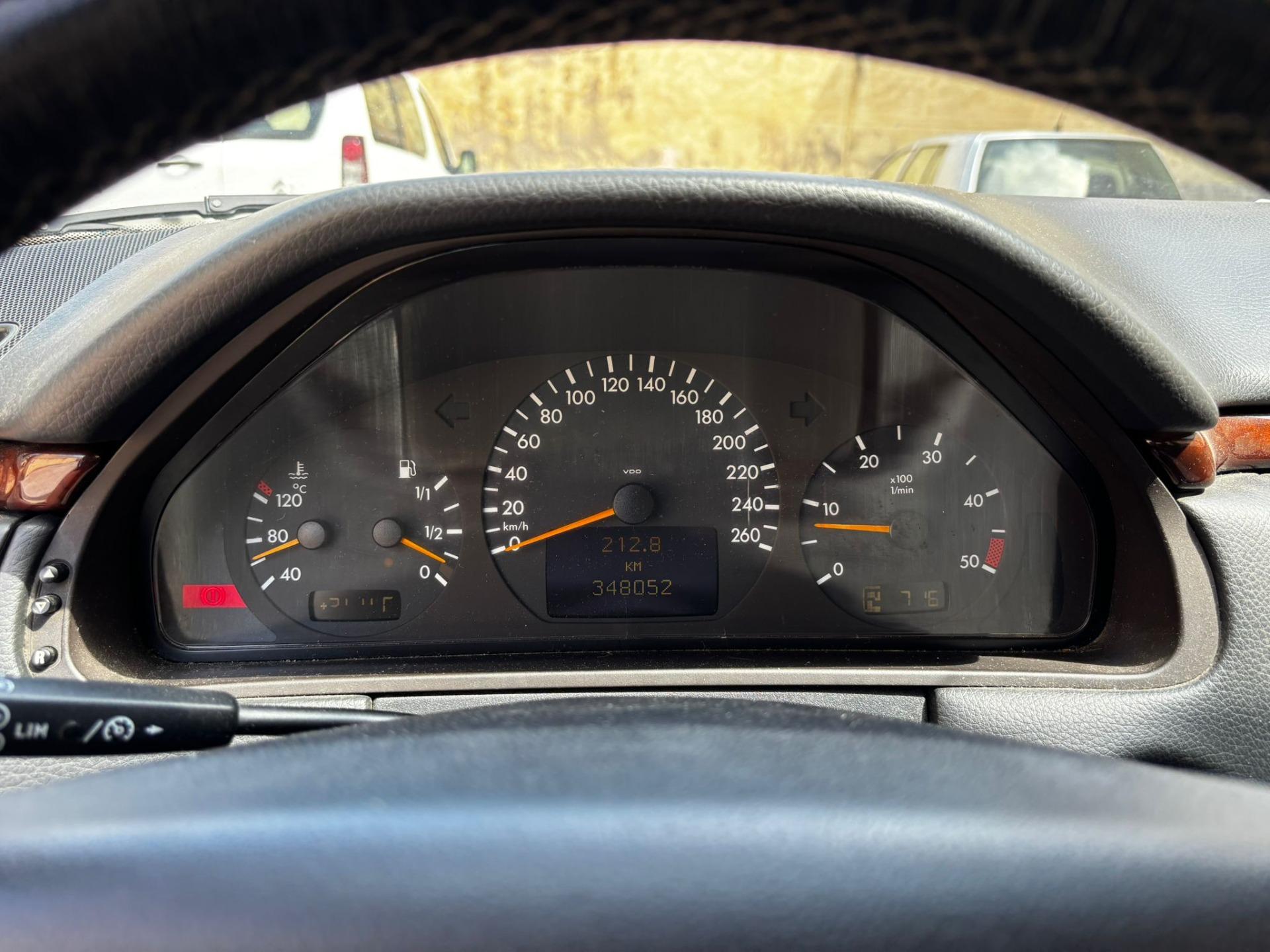 Foto 3 de Mercedes Benz w 210 CDI diesel del 2000