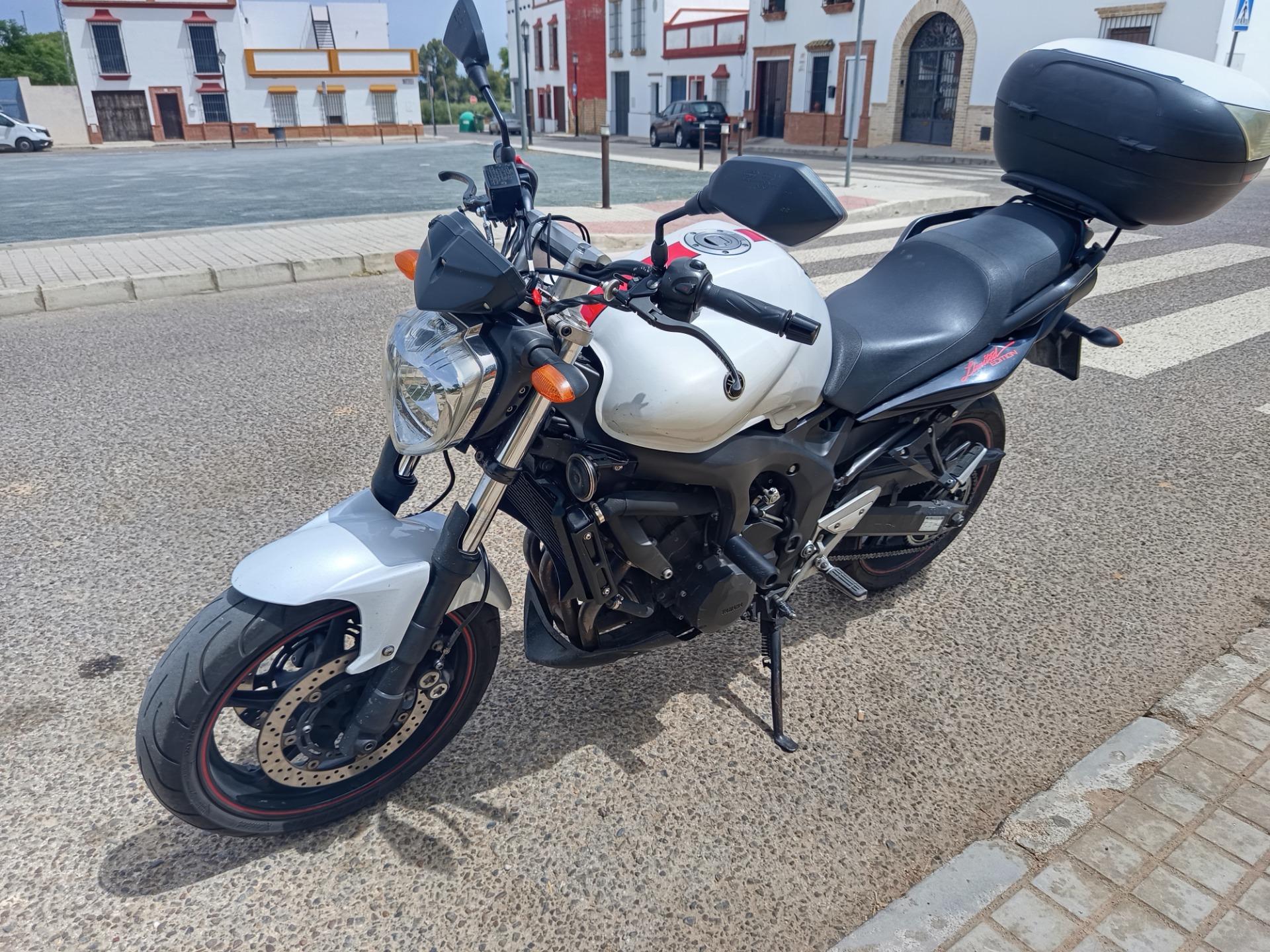 Foto 1 de Yamaha fz6 s2 cambio por scooter 
