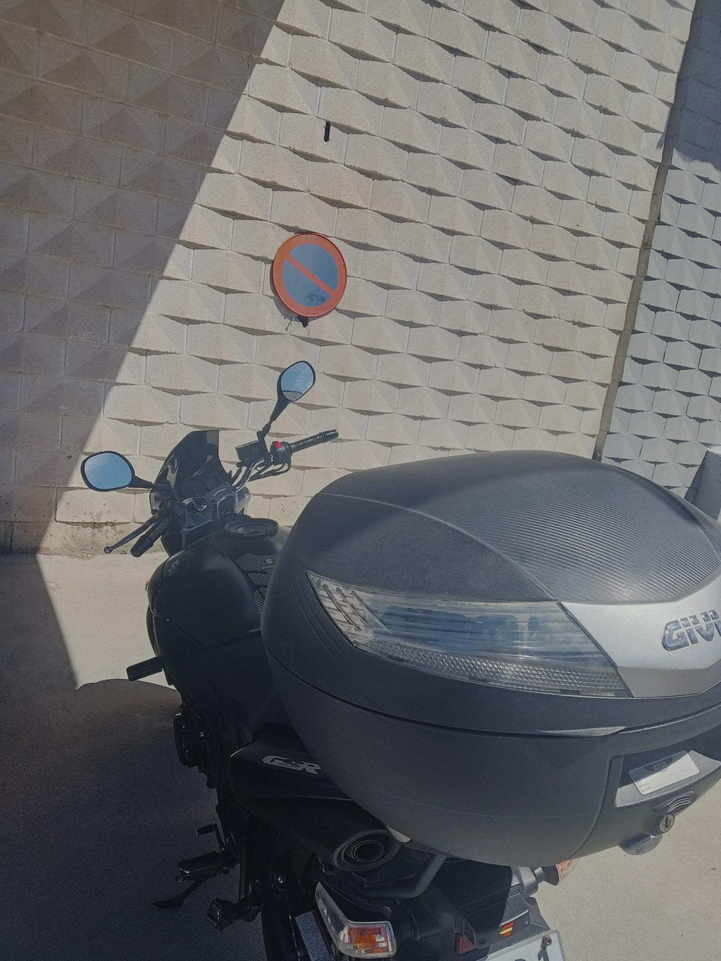 Foto 5 de Suzuki gsr 600cc naked por scooter a partir de 250cc