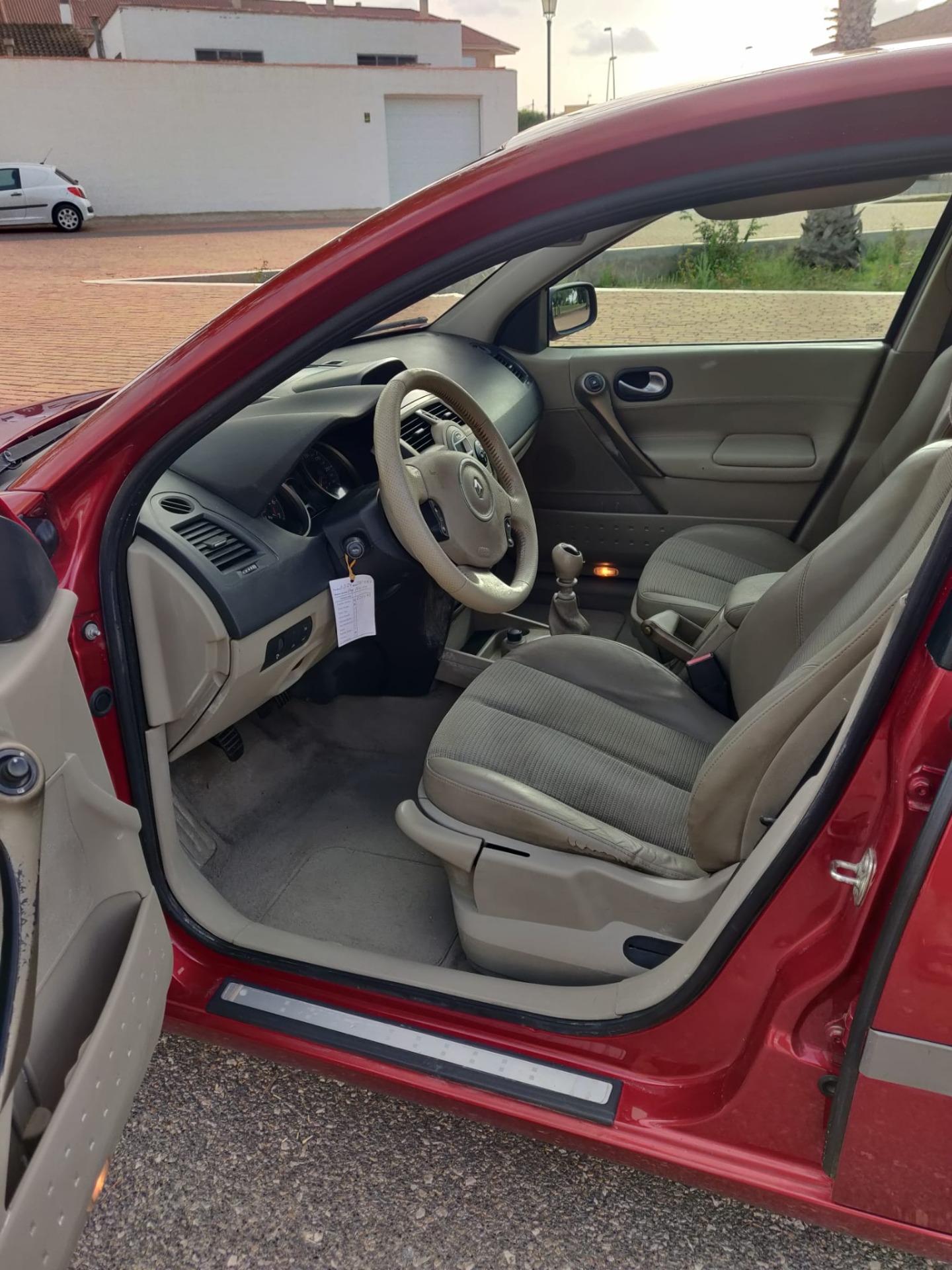 Foto 3 de RENAULT MEGANE 2.0 135CV