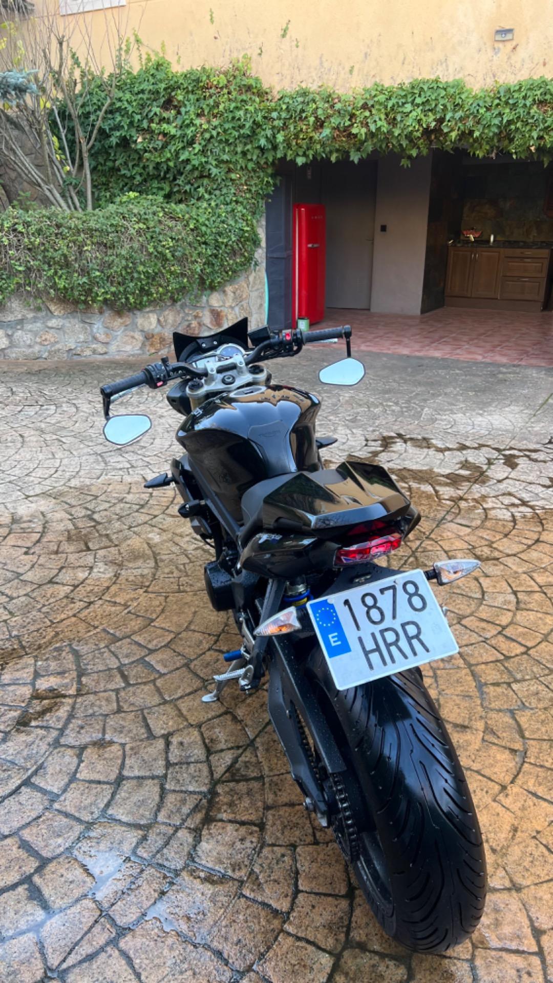 Foto 2 de triumph street triple 675 A2