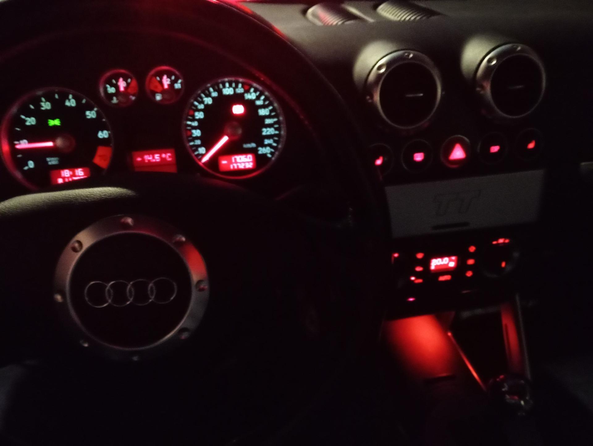 Foto 4 de Audi TT 180CV "Edición interior azul"