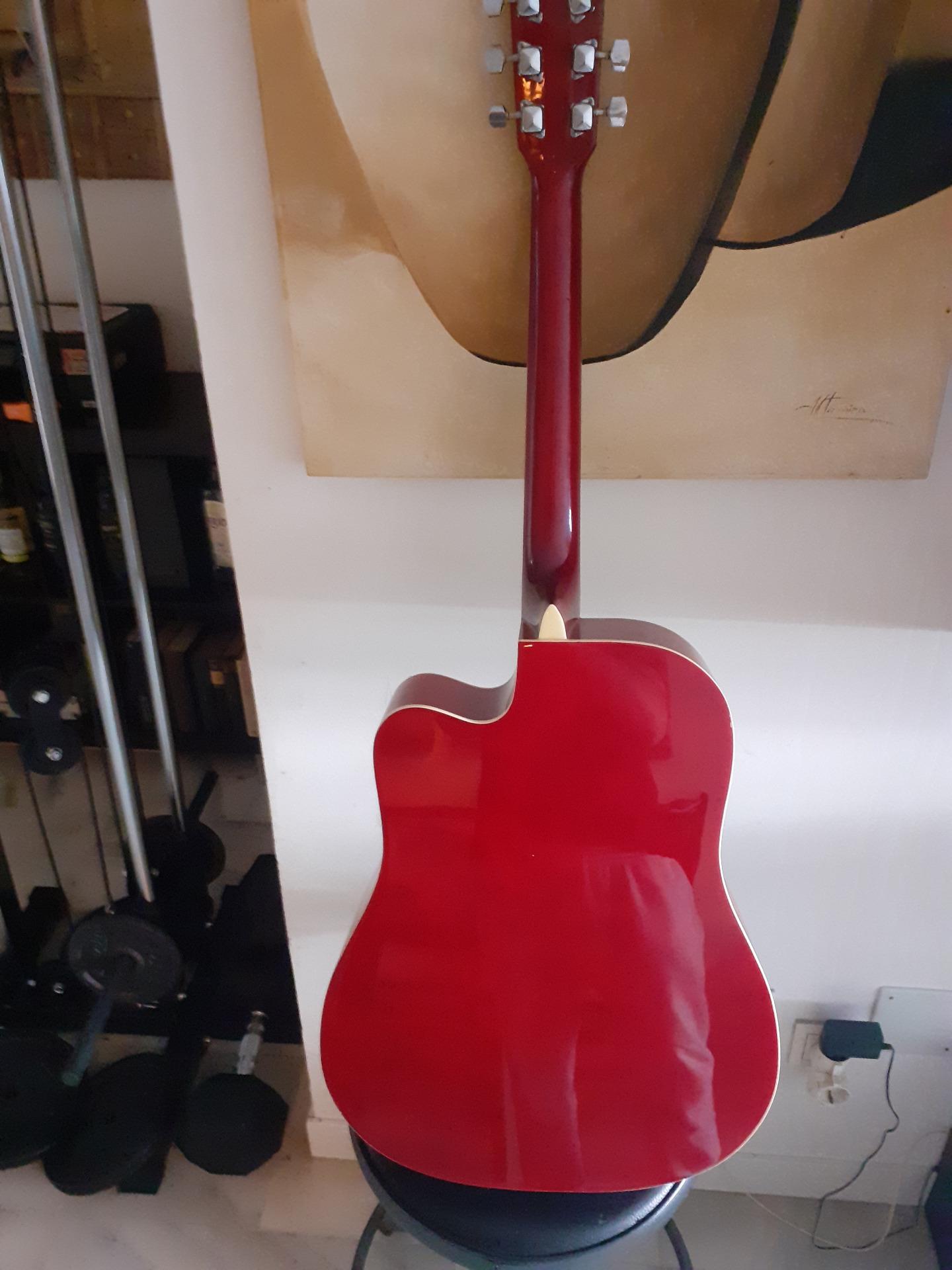 Foto 2 de Guitarra Electroacústica DAYTONA A411CE Roja