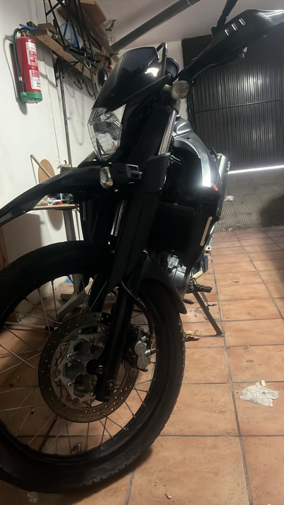 Yamaha xt 660 en muy buenas condiciones, 28000km , esta limitada por lo que jamas a pasado de medio  – trueque en Granada (foto 3)