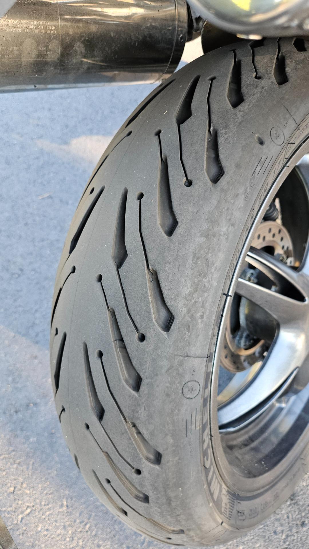 Foto 4 de Moto Triumph Speed por Honda VFR