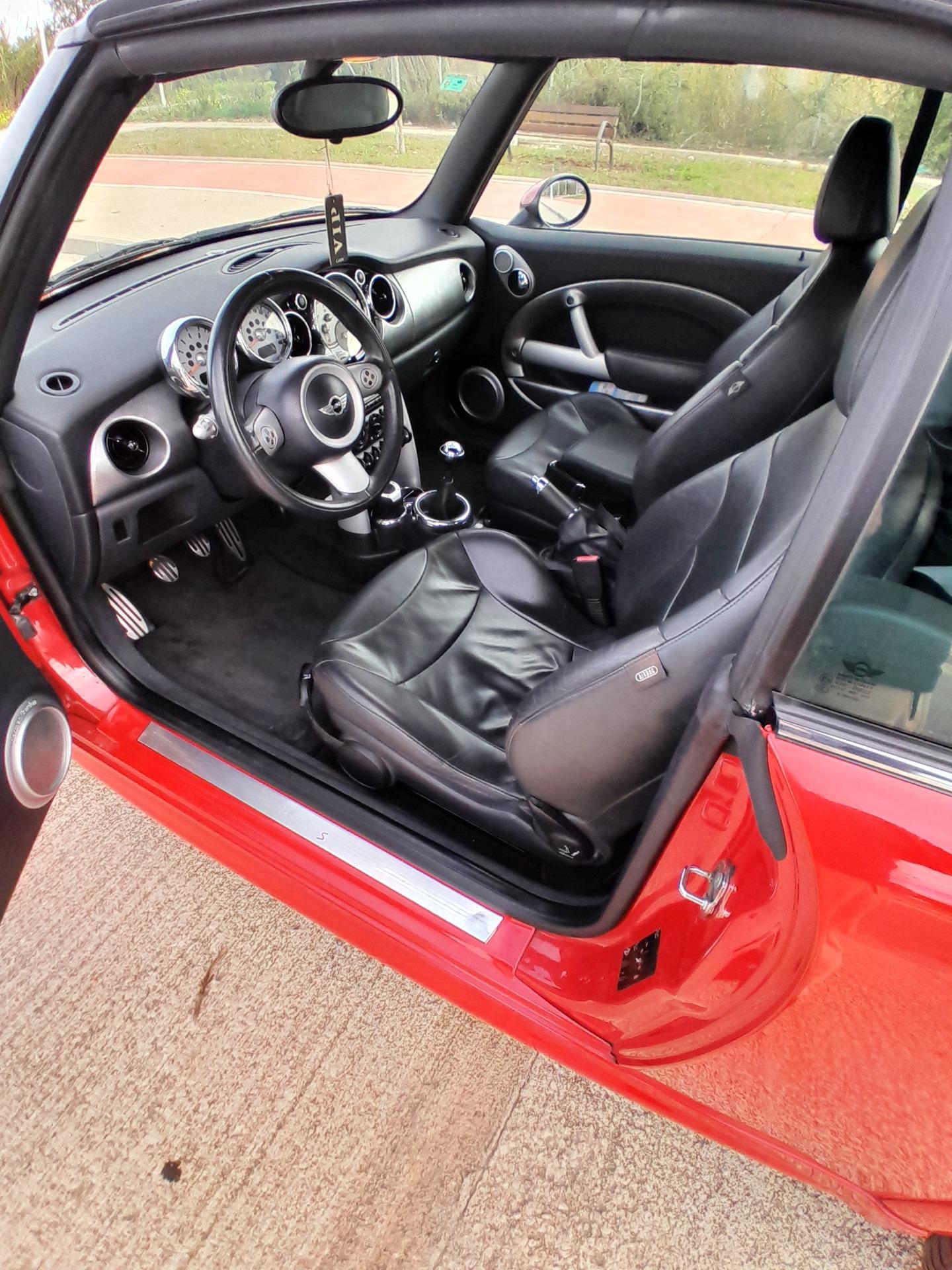 Foto 2 de Cambio Mini S de 2004 con muy pocas km.valorado a 8000€.es perfecto.  