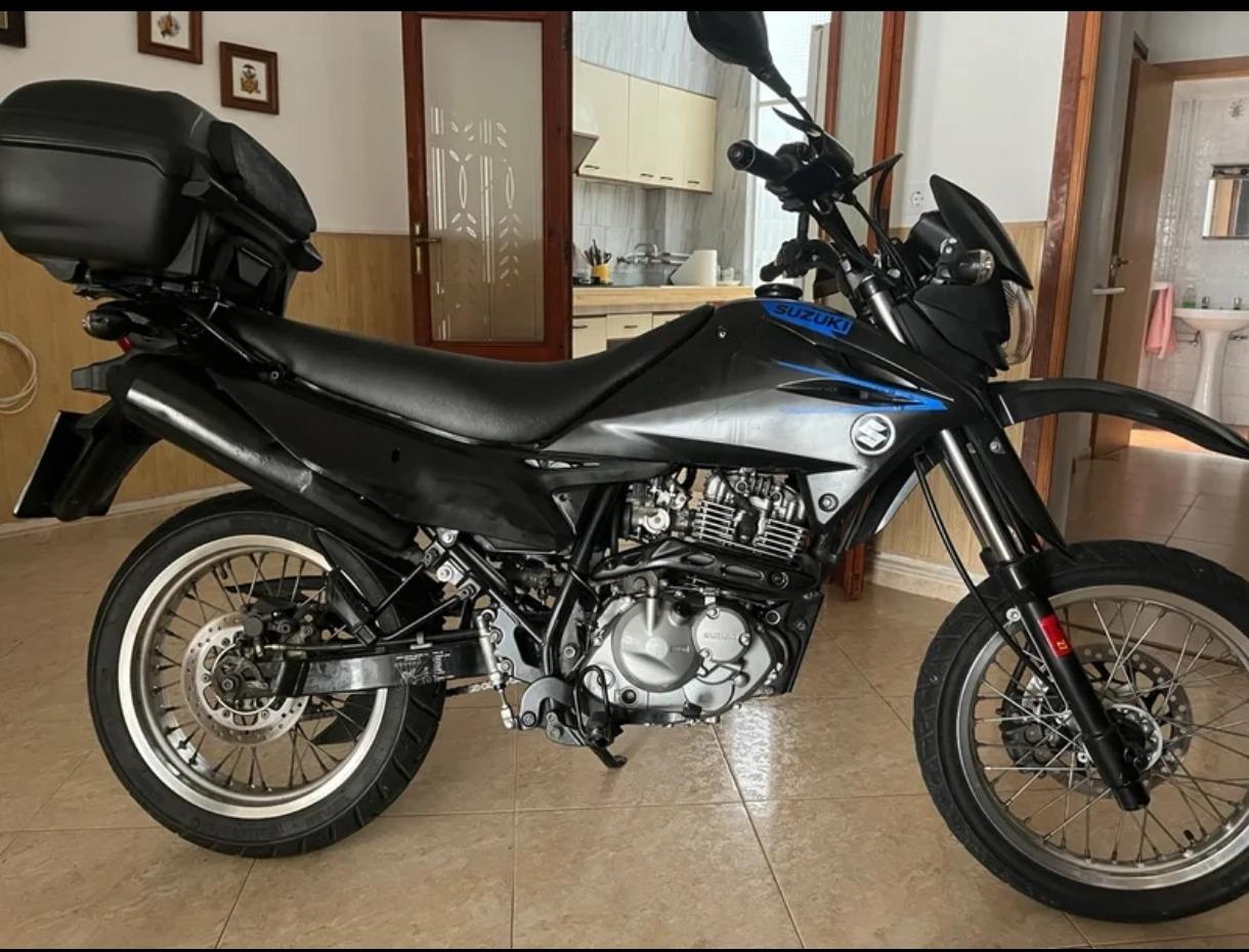 Foto de Moto Suzuki DR 125 SM
