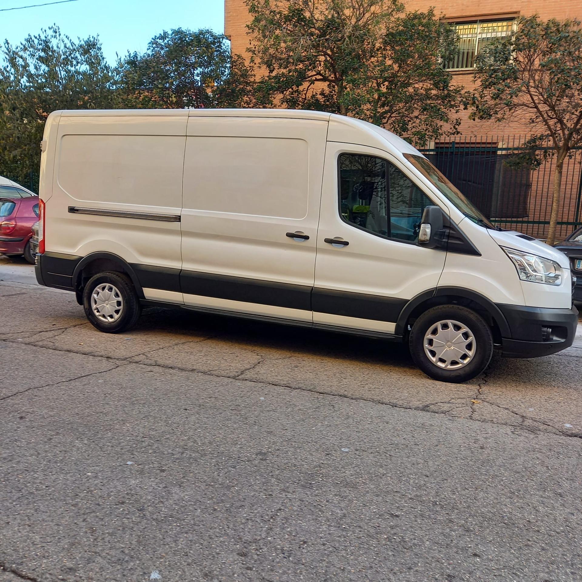 Foto 2 de Furgoneta Ford Transit ideal para camperizar 