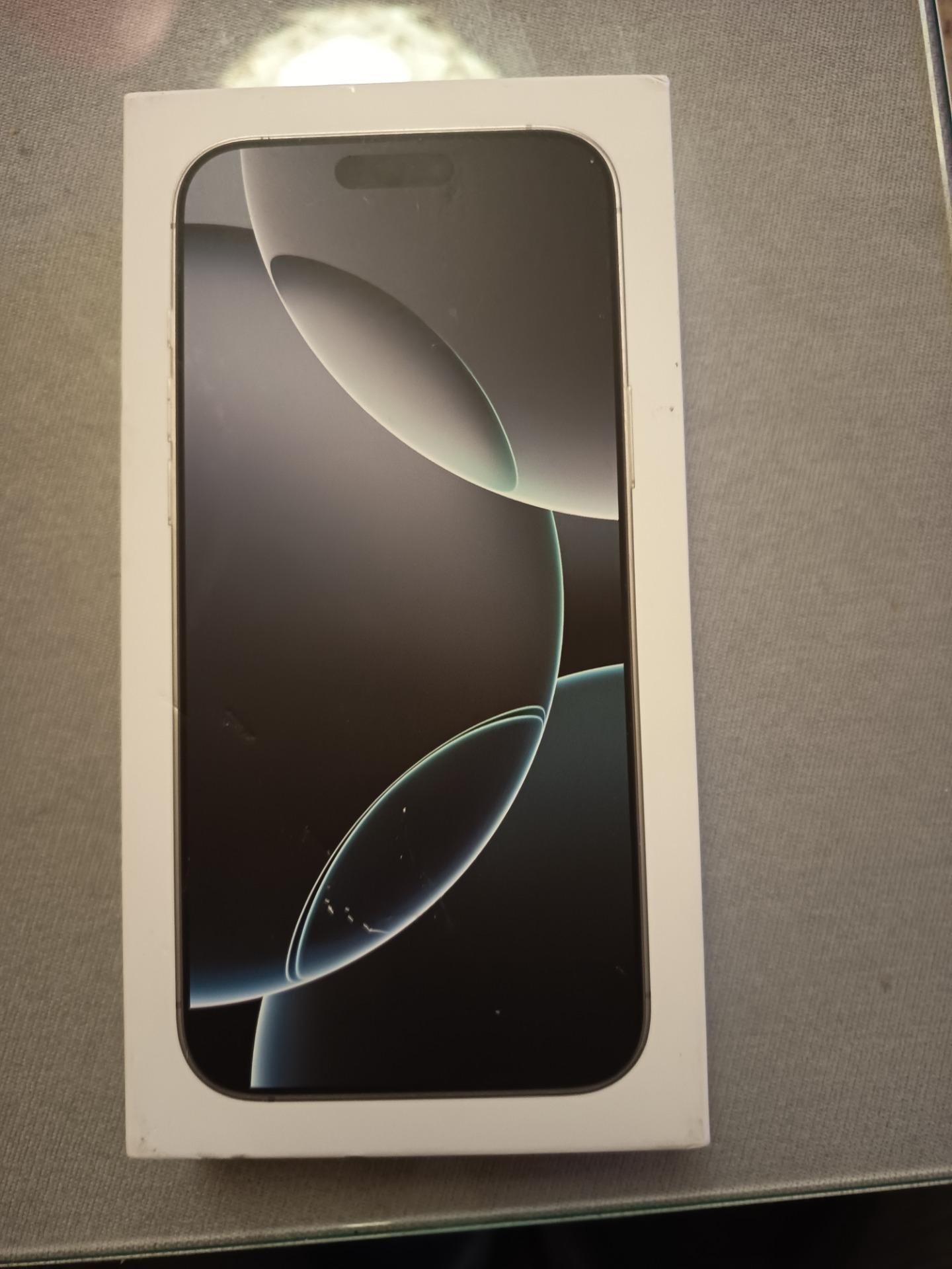 Foto 3 de iPhone 16 pro Max 512g blanco titanuim me interesa cambiarlo por un coche bueno y q tenga ITV y buen