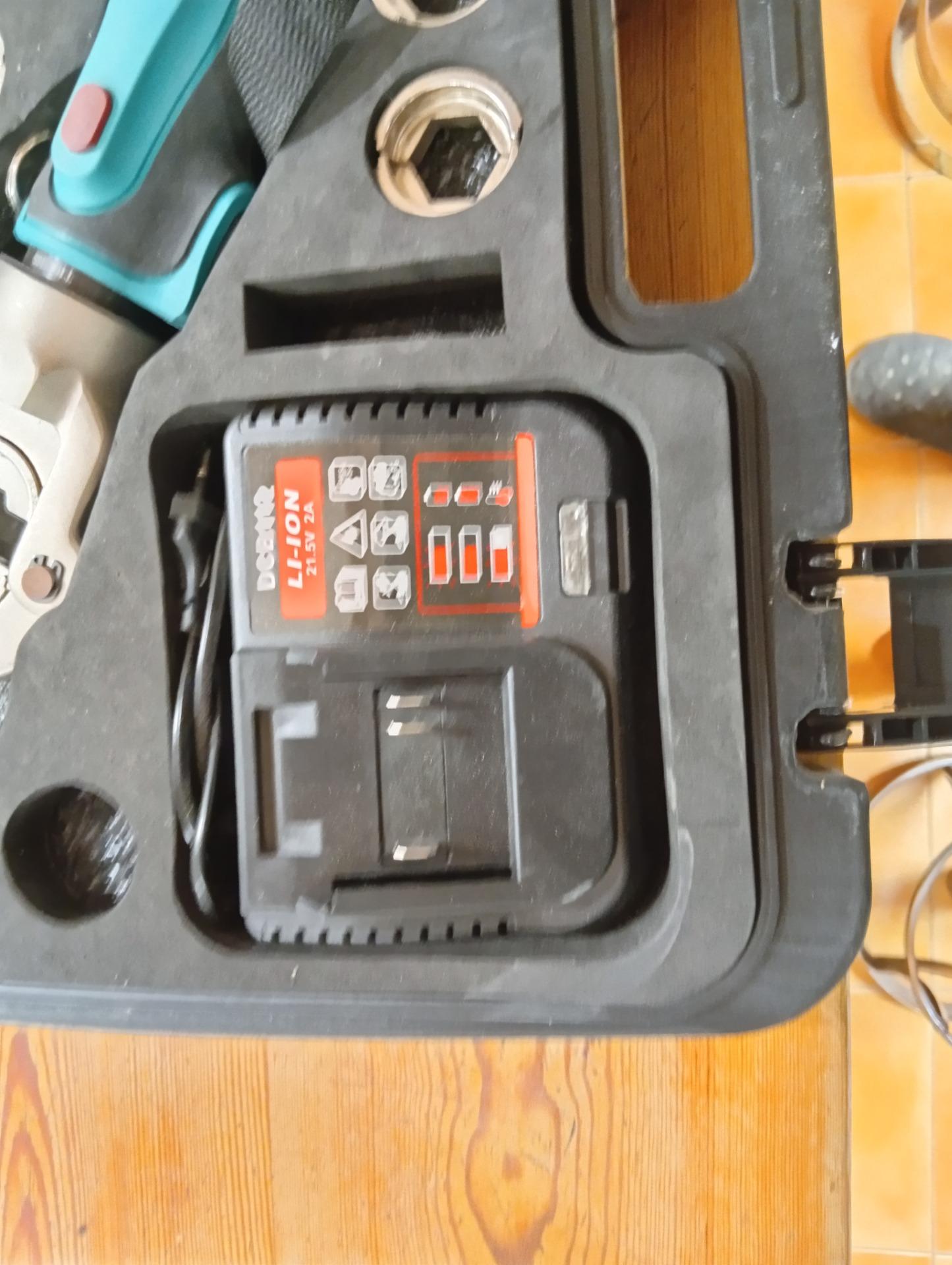 Foto 3 de Prensadora a batería de terminales eléctricos 