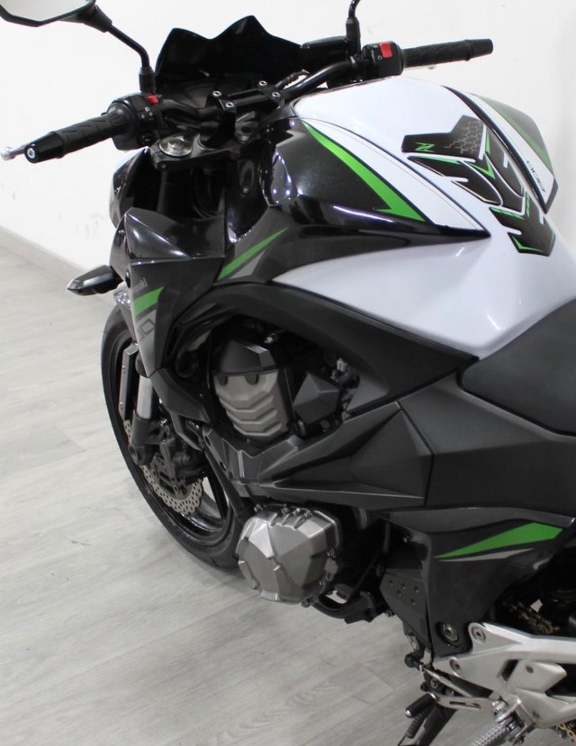 Foto 4 de Kawasaki z800 a2 Akrapovic