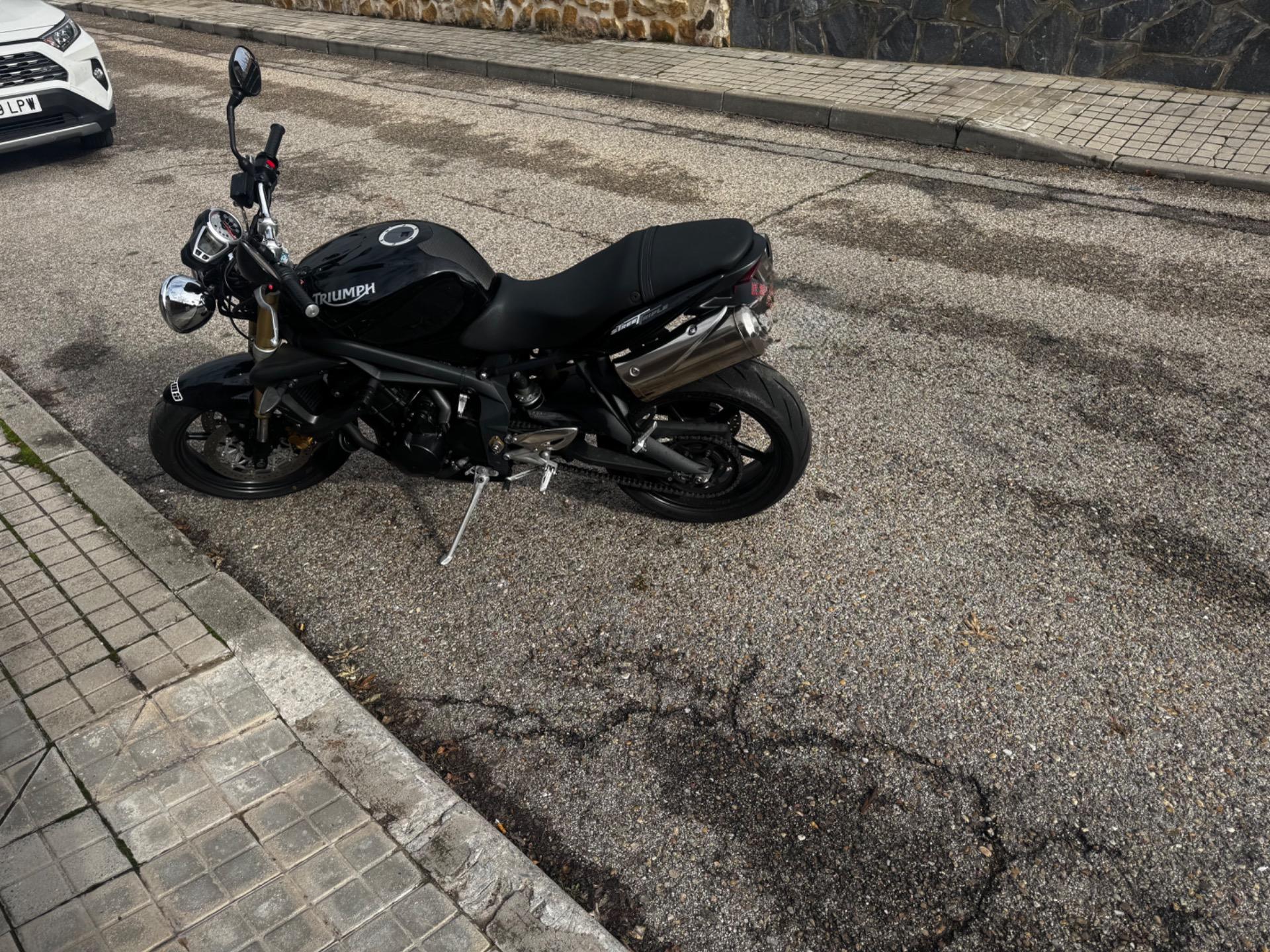 Foto 4 de Triump street triple 675 por BMW f900R más dinero a su favor la vendo en 3000€