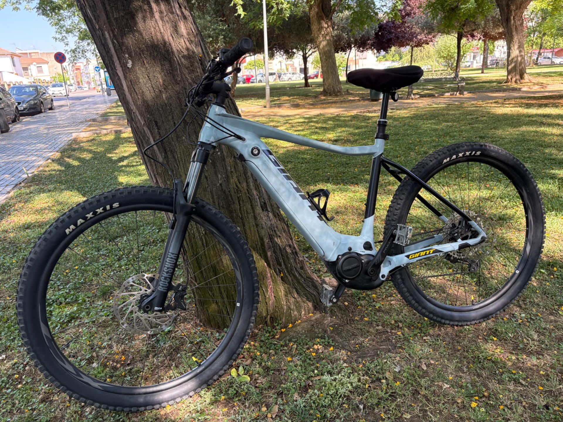 Foto 7 de BICICLETA ELÉCTRICA MONTAÑA GIANT 