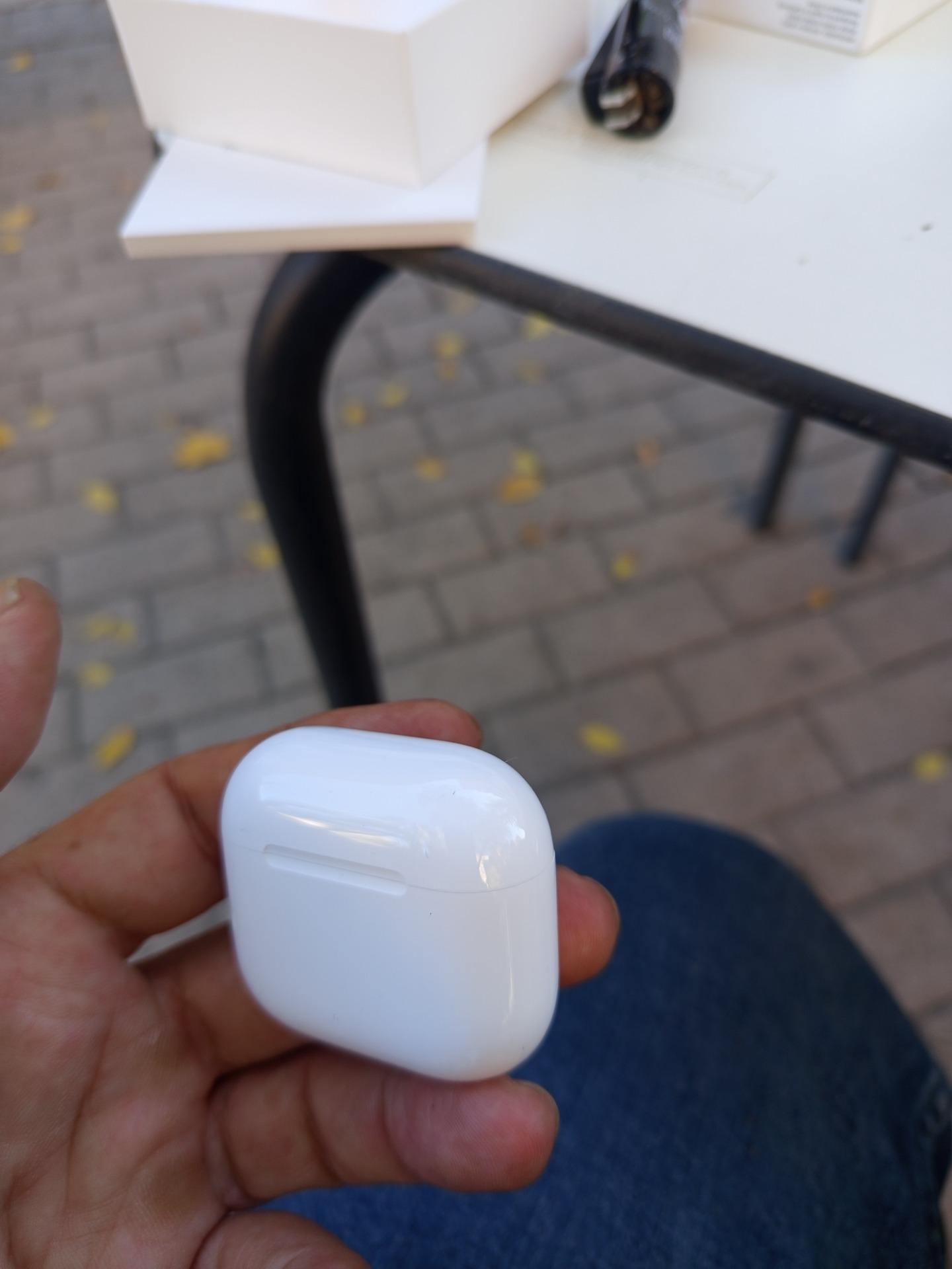Foto 2 de Airpods 4 con cancelación de ruido,por bicicleta
