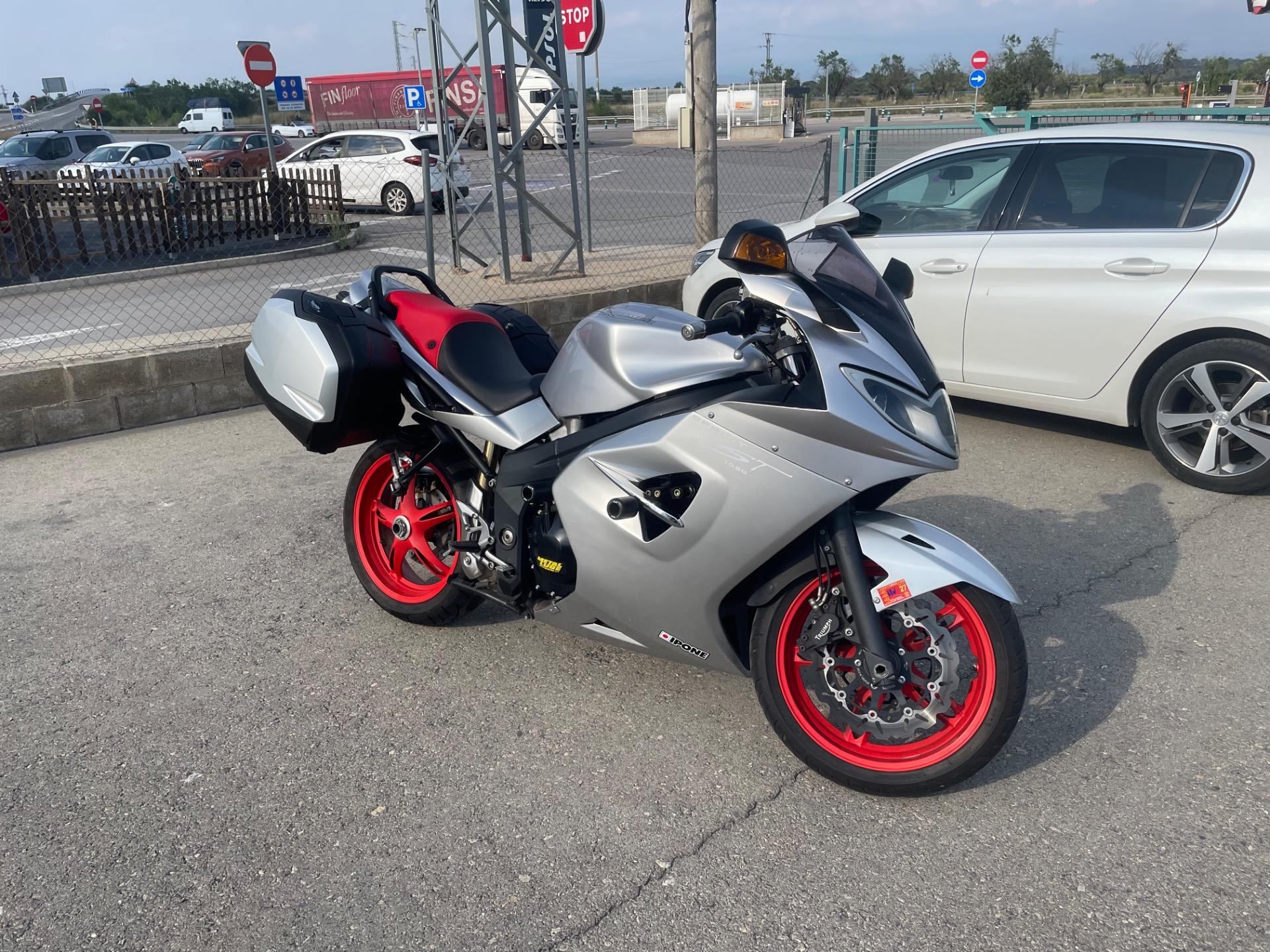 Foto 3 de Triumph sprint st 1050