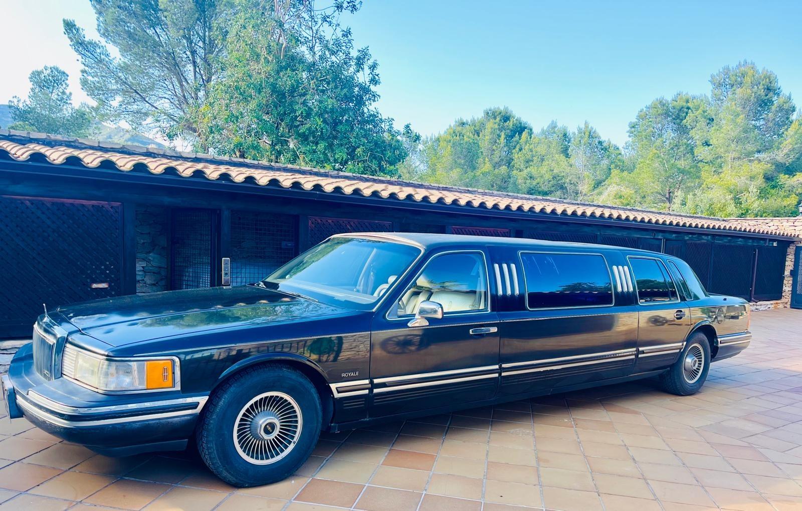 Foto 2 de LIMOUSINE FORD LINCOLN TOWNCAR