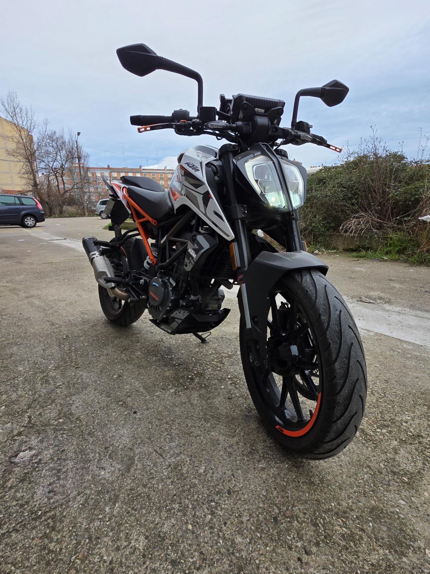 Foto 8 de Opel Astra h gtc y Ktm Duke 125