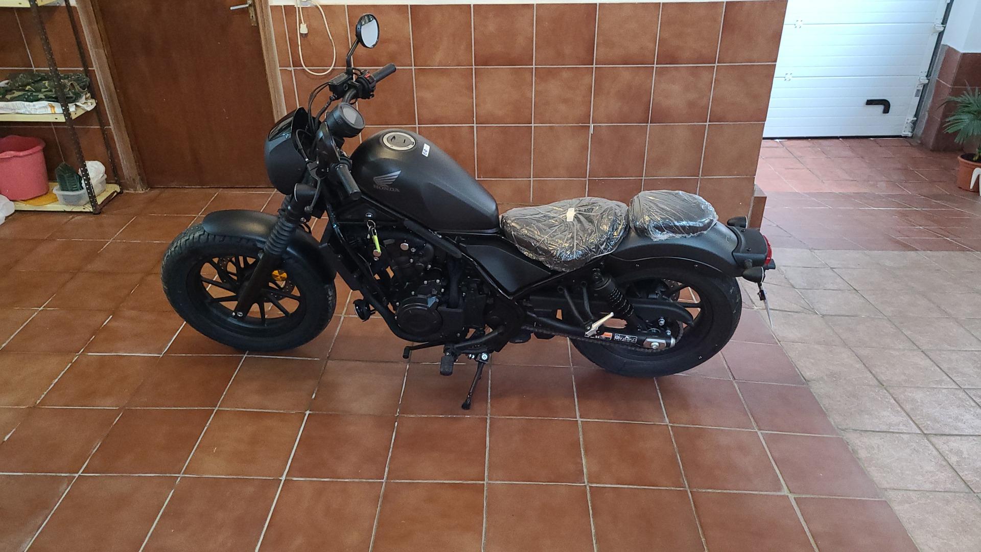 Foto 1 de HONDA CMX500 REBEL DEL 2022 CON 288KM