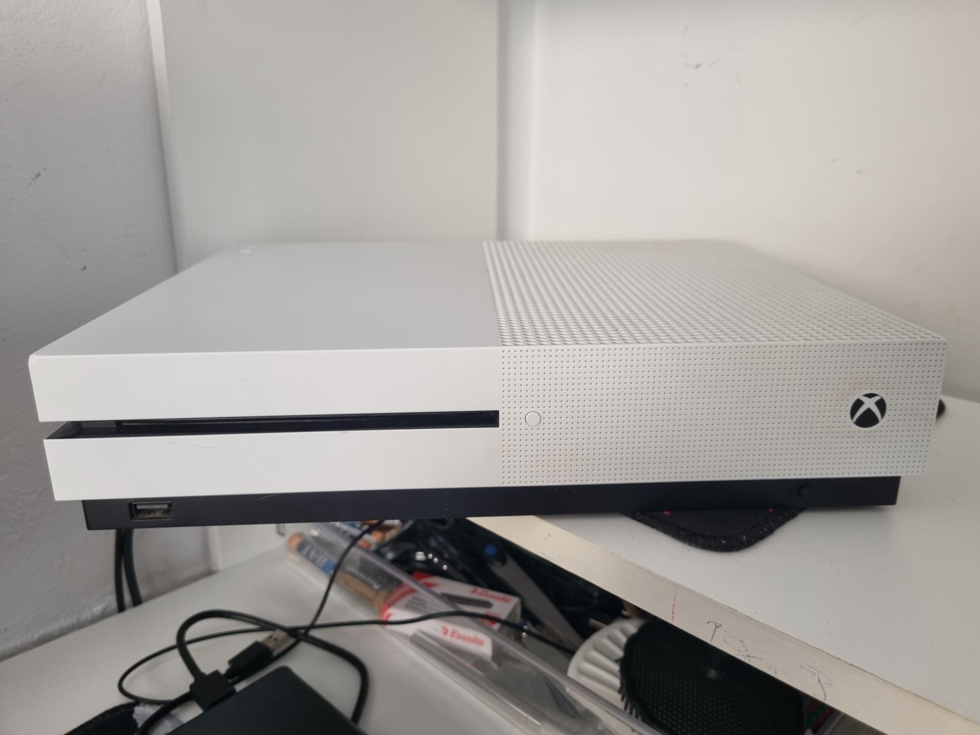 Foto 3 de xbox one s 500gb + extras