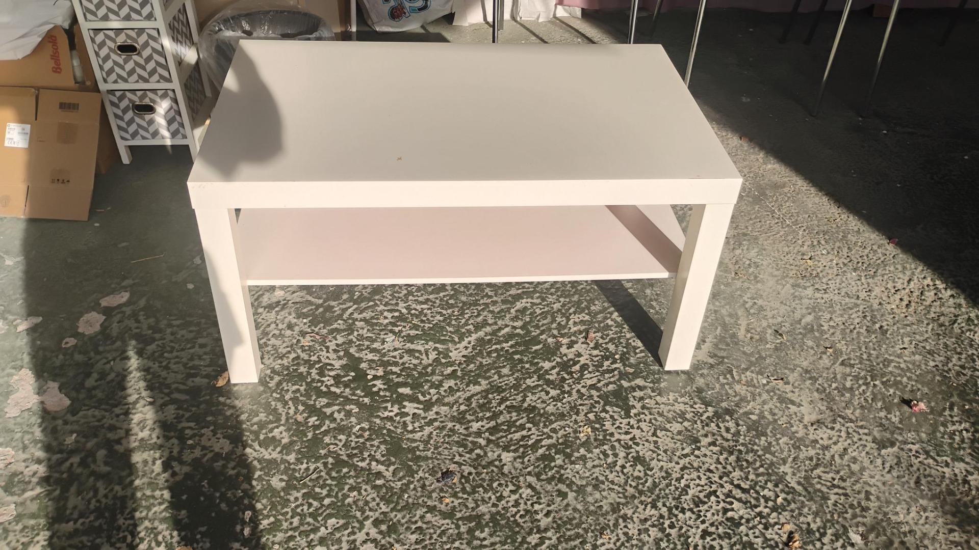 Foto 1 de mesa ikea tiene algunos desperfectos en la parte de arriba