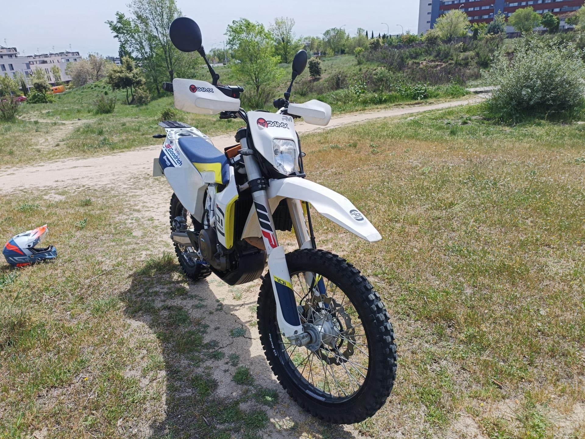 Foto 3 de Husqvarna 701 Enduro