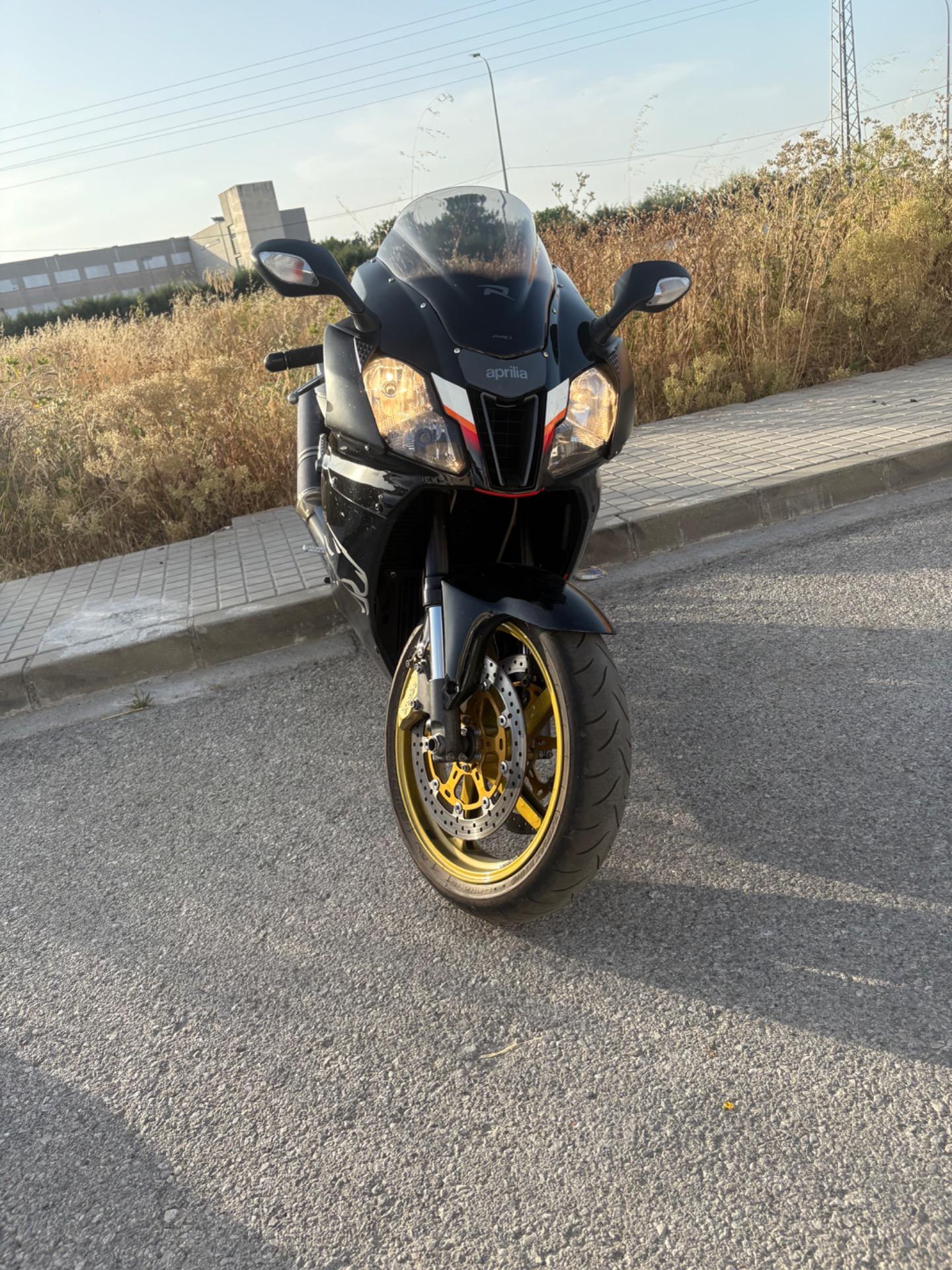 Foto 2 de Moto aprilia rsv1000 rr factory