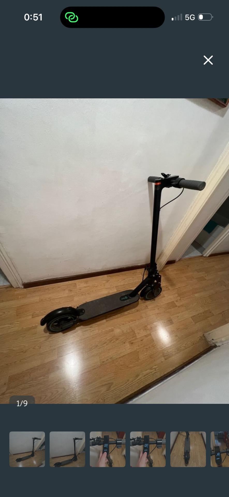 Foto de 2 patinetes electricos