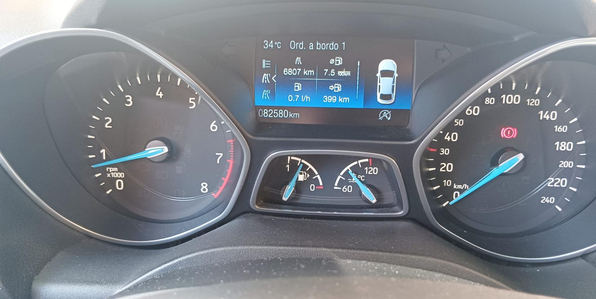 Foto 9 de Cambio FORD C-Max 1.0 Ecoboost Auto-S&S Titanium 125CV del 2018 por coche diesesl de más cilindrada