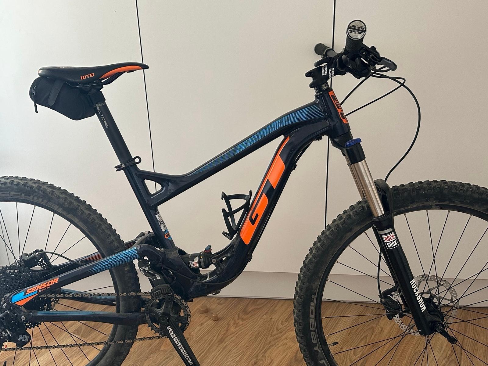 Foto 5 de Bicicleta de doble suspensión GT Sensor 