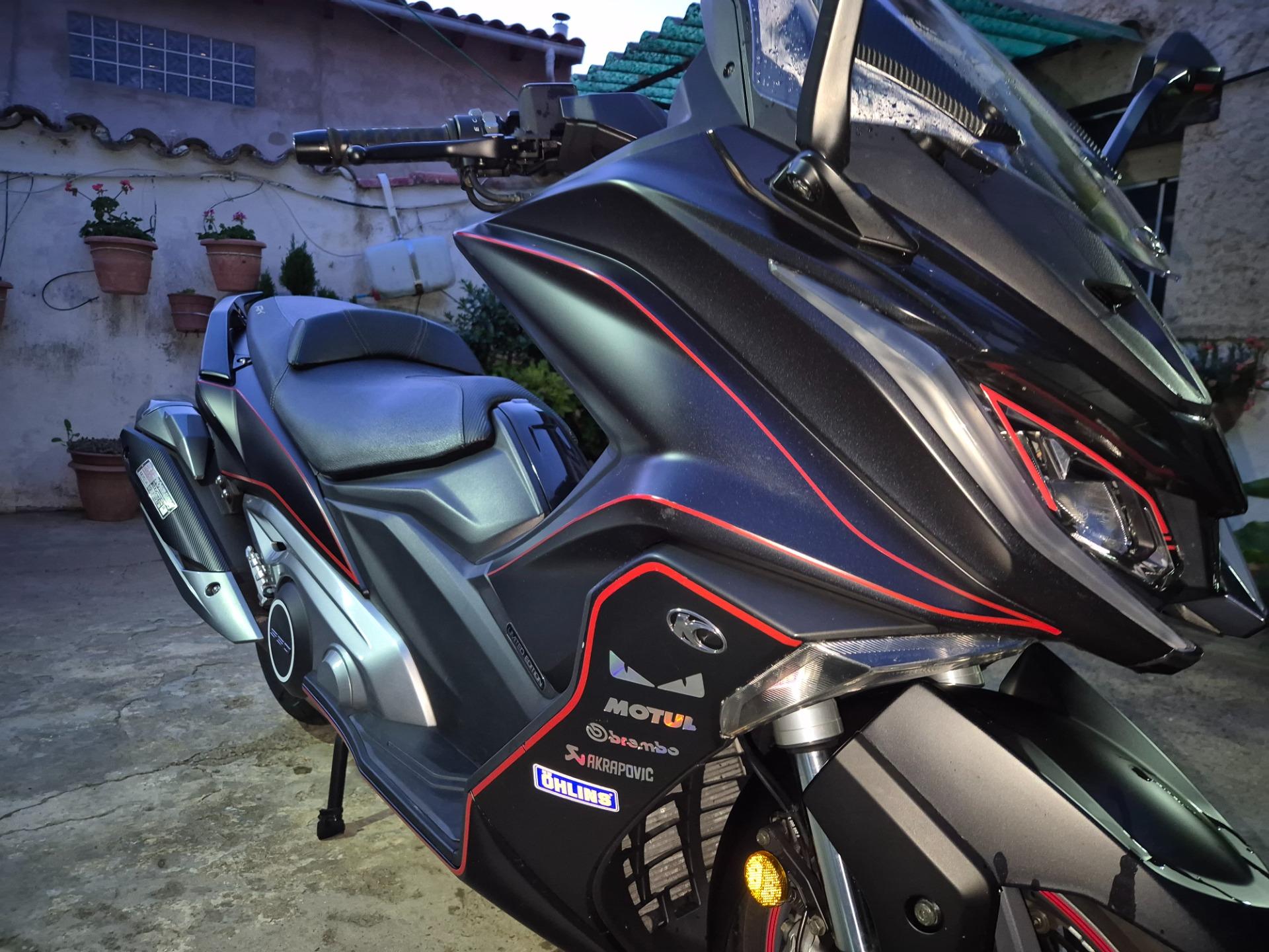 Foto 2 de Kymco ak 550 impoluta