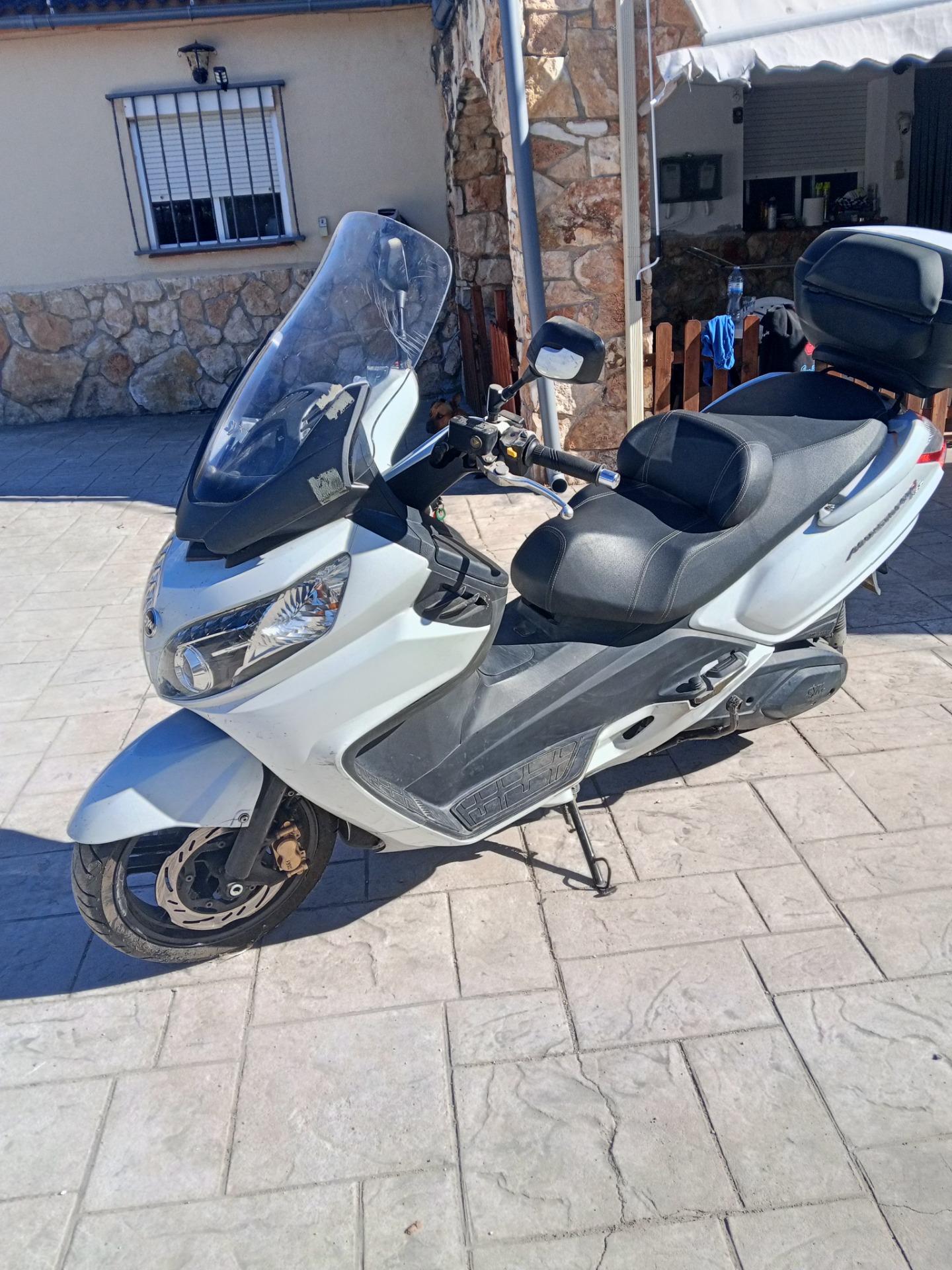 Foto 7 de SYM Maxim 400i abd