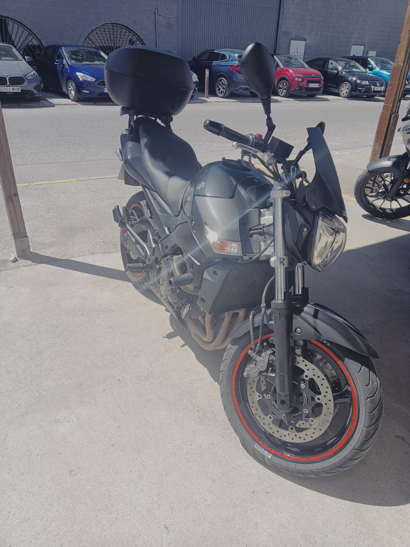 Foto 7 de Suzuki gsr 600cc naked por scooter a partir de 250cc