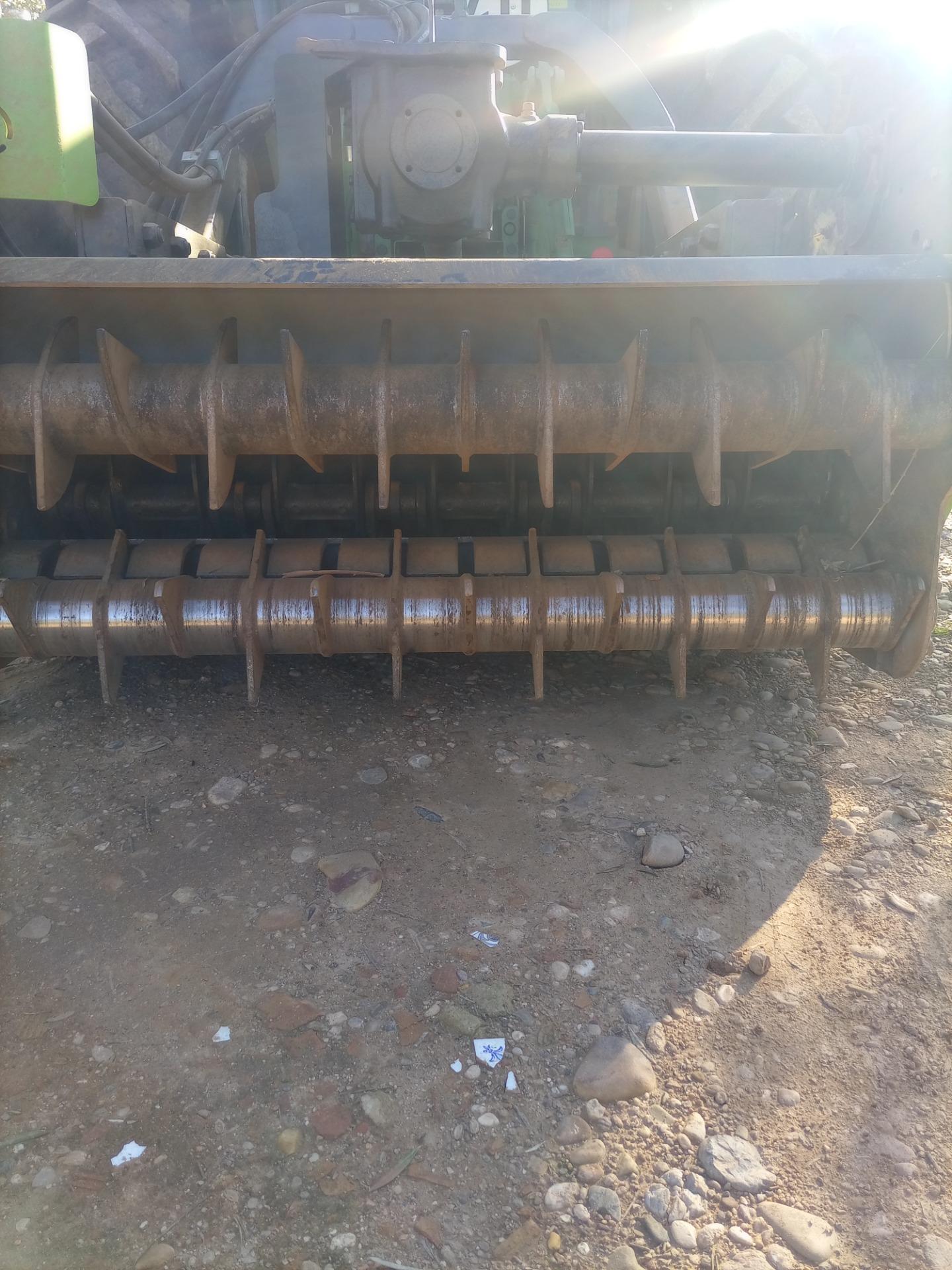 Foto 2 de Cambio maquinaria de trituradora de poda para tractores por coche o Cuba herbicida también se vende 