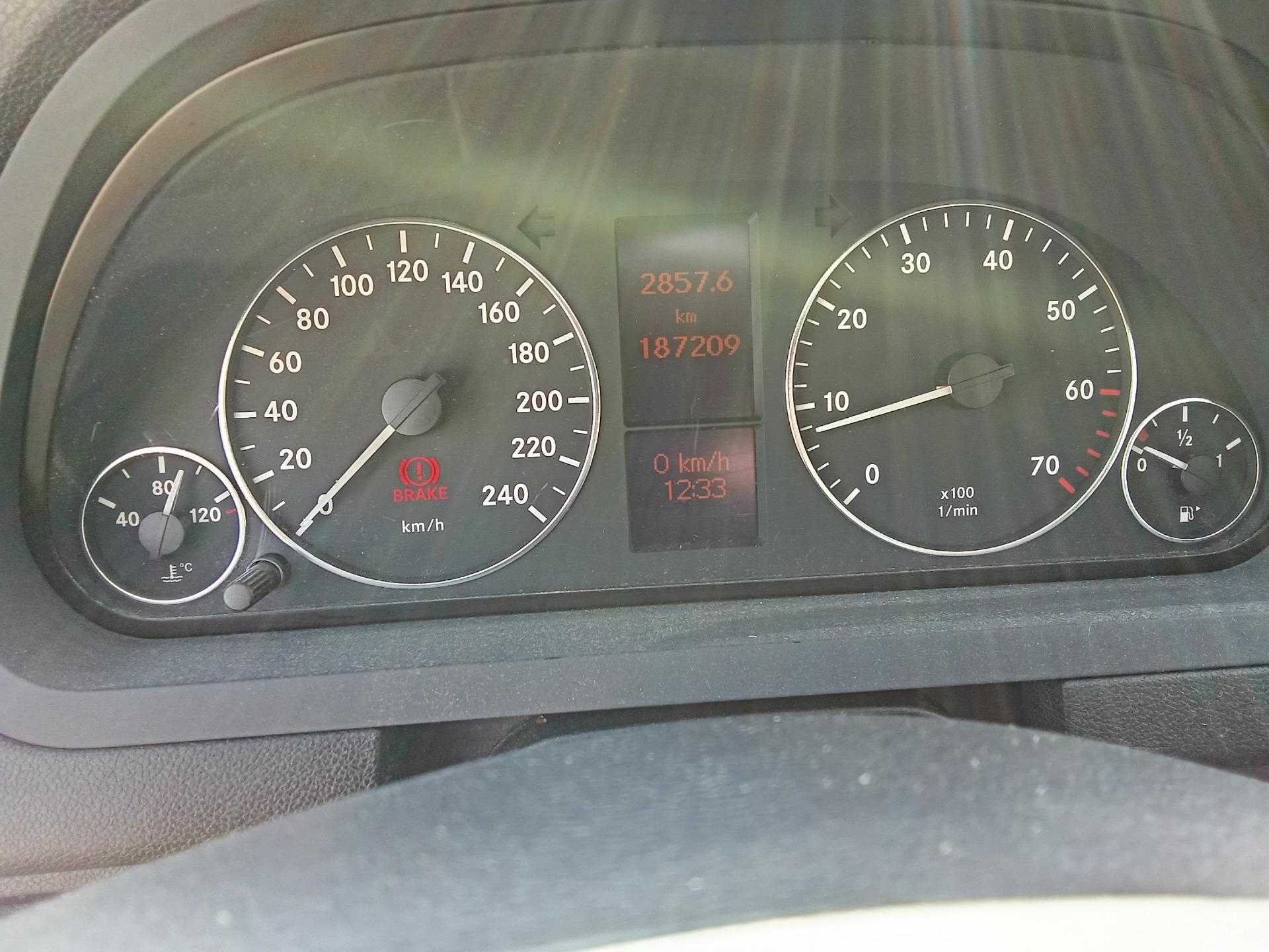 Foto 3 de Mercedes A170 infección. 