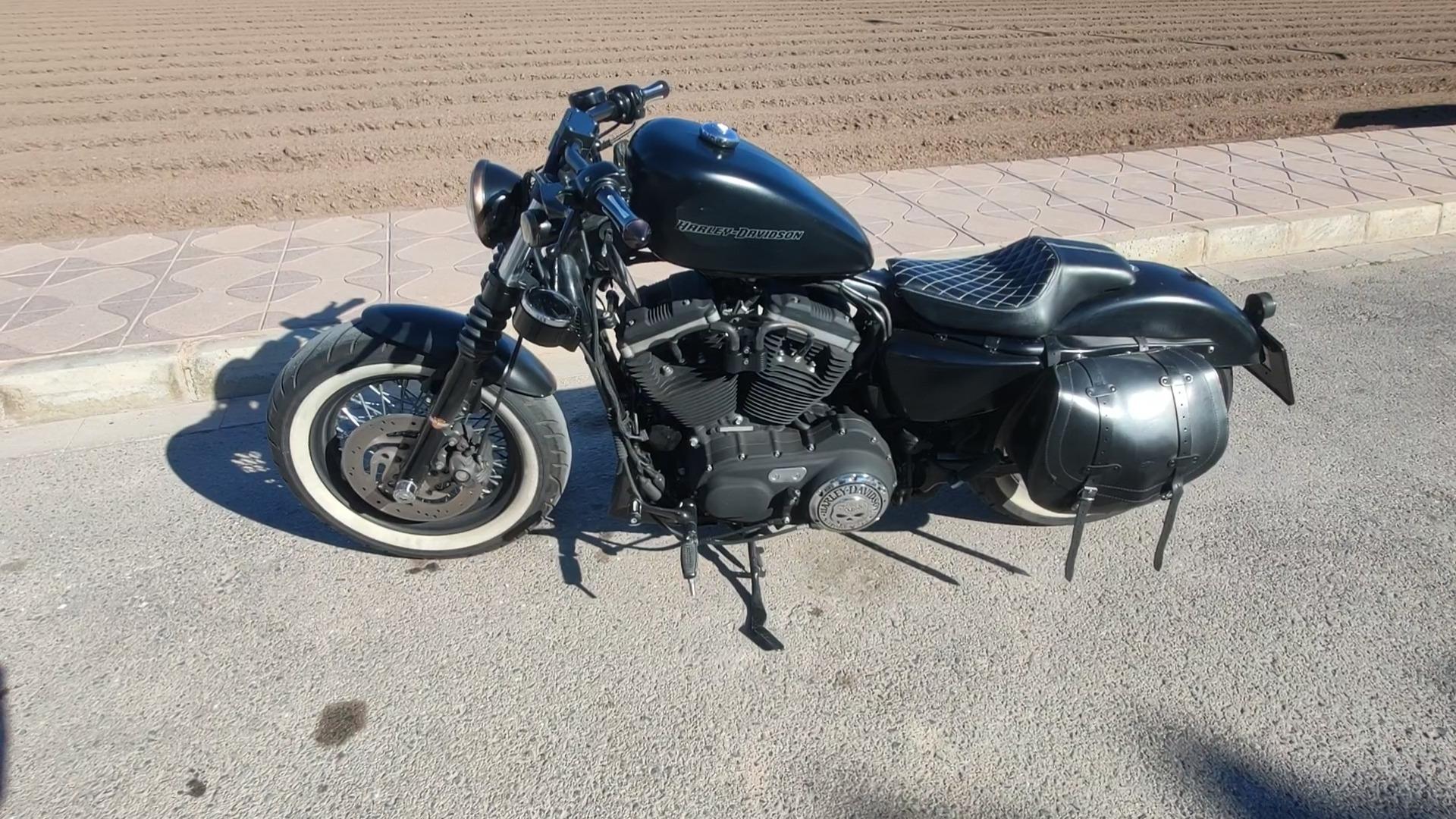 Foto 3 de Harley sportster 883Xl Iron