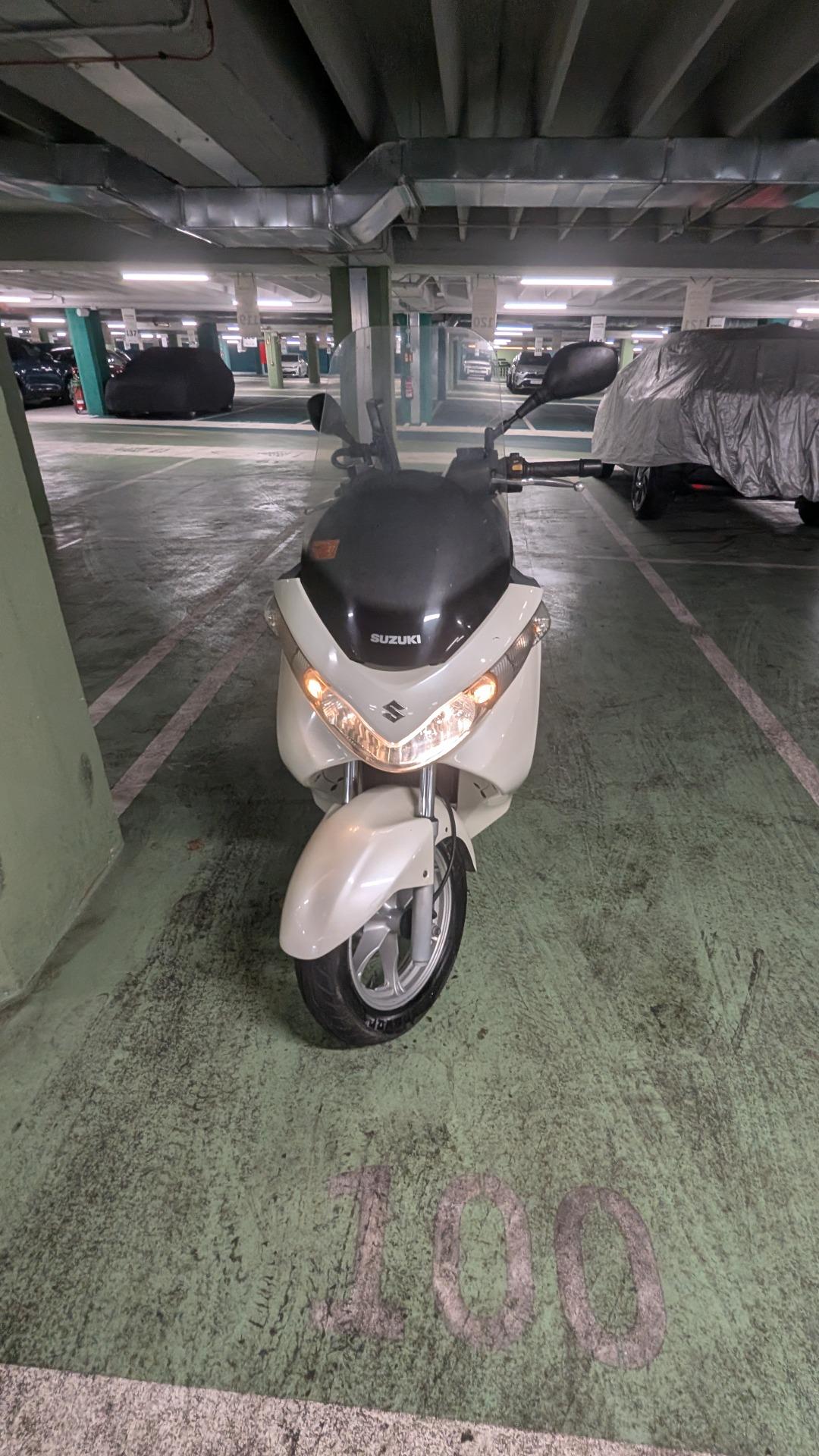 Foto 7 de Suzuki Burgman 200 año 2012, 64000km funcionando correctamente. ITV agosto 2027. Moto mayor o coche