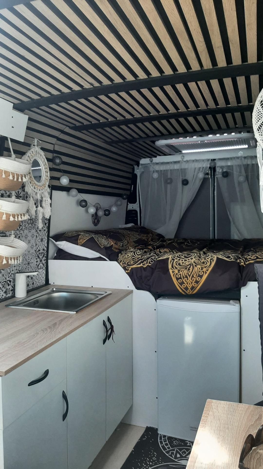 Foto 9 de PEUGEOT BOXER L3 H2 AÑO 2019 CAMPER HOMOLOGADA CON PAPELES ITV EN VIGOR 