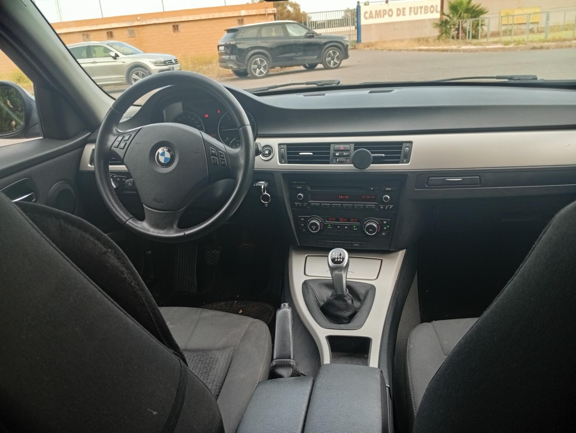 Foto 1 de BMW 313  POR FURGONETAS 6 O 9 PLAZAS 