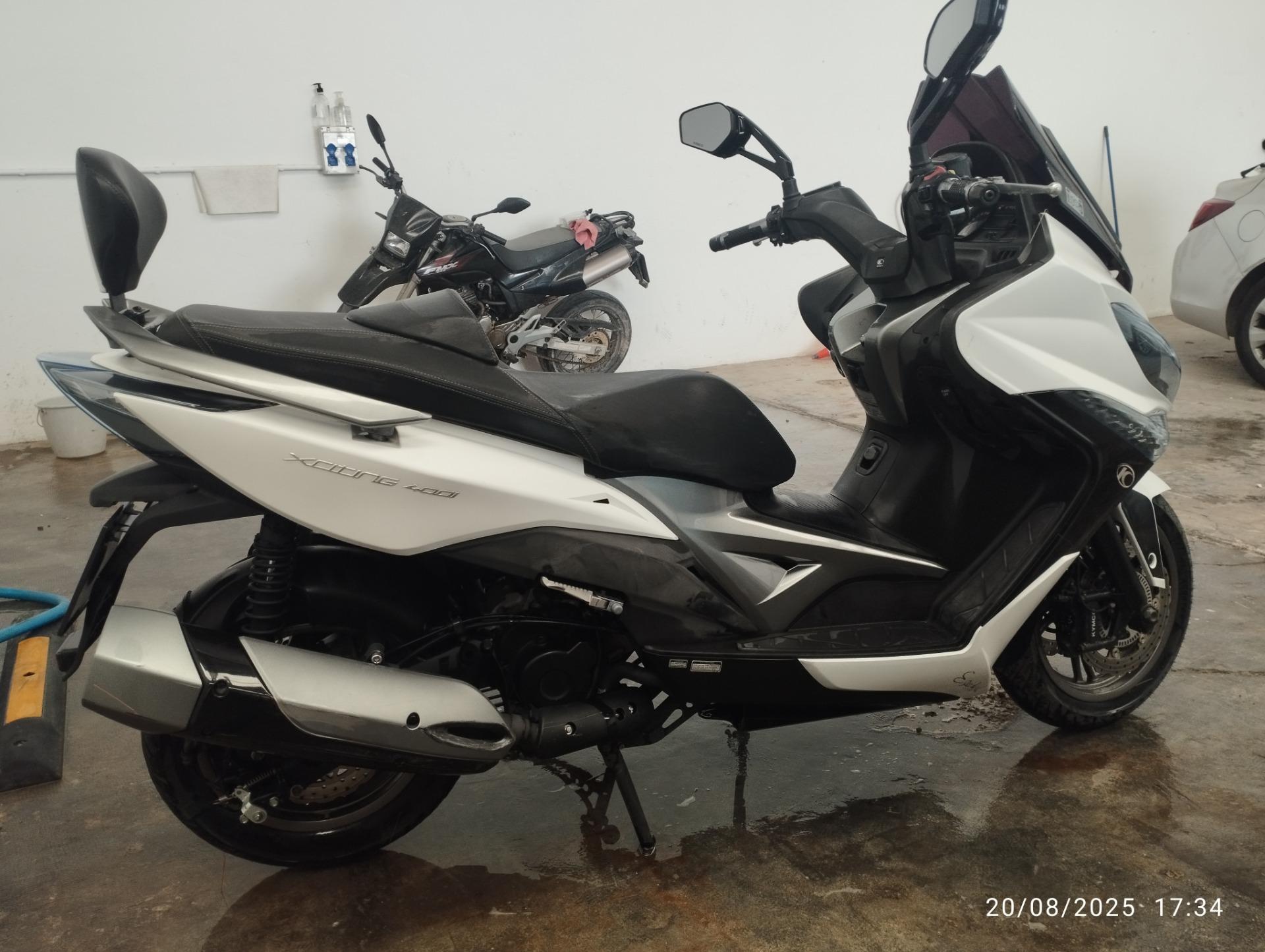 Foto 2 de Cambio maxi scooter por trail media, preferentemente Benelli 502, Voge525...
