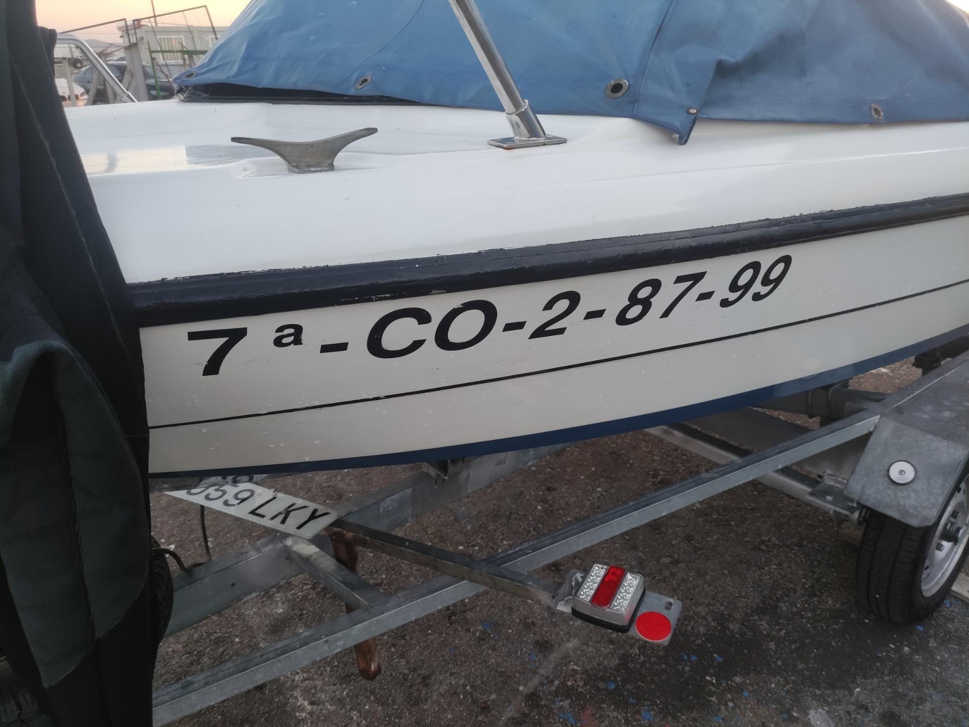 Foto 2 de Embarcación con remolque 