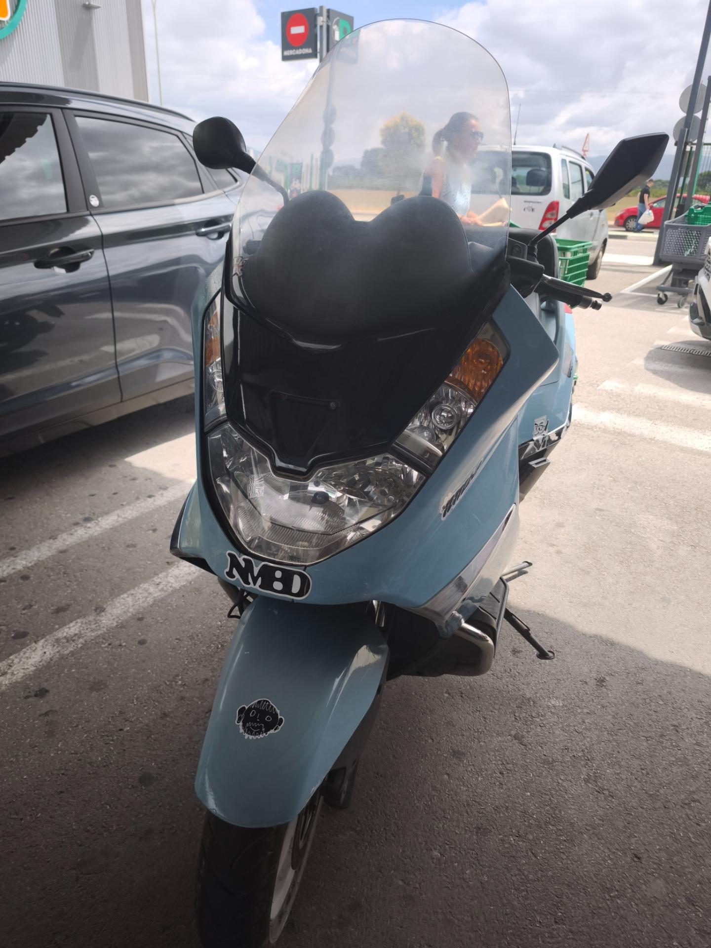 Foto de Aprilia arrecife 500cc por bicicleta eléctrica 