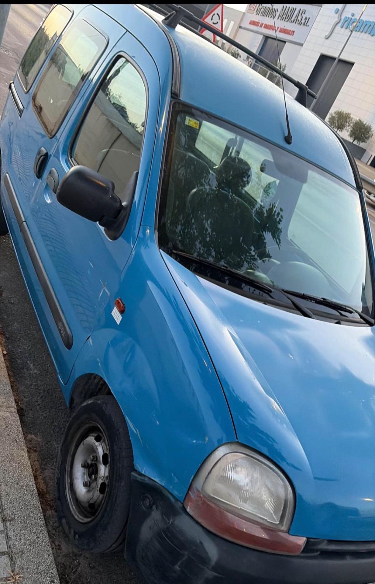 Foto 4 de Cambio furgoneta Renault kangoo por scooter 125cc