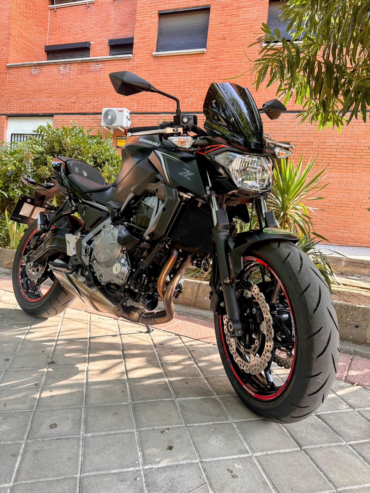 Foto 1 de Kawasaki z650 2017 23.500 muy cuidada