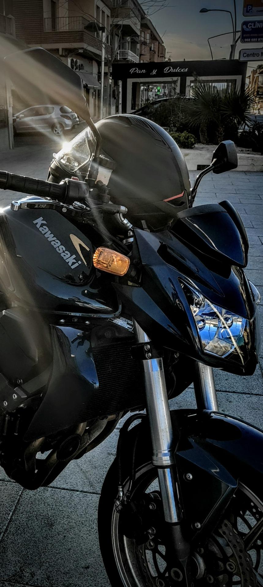 Foto 3 de Cambio o vendo 4500€  Kawasaki z 750 110cv 28000km