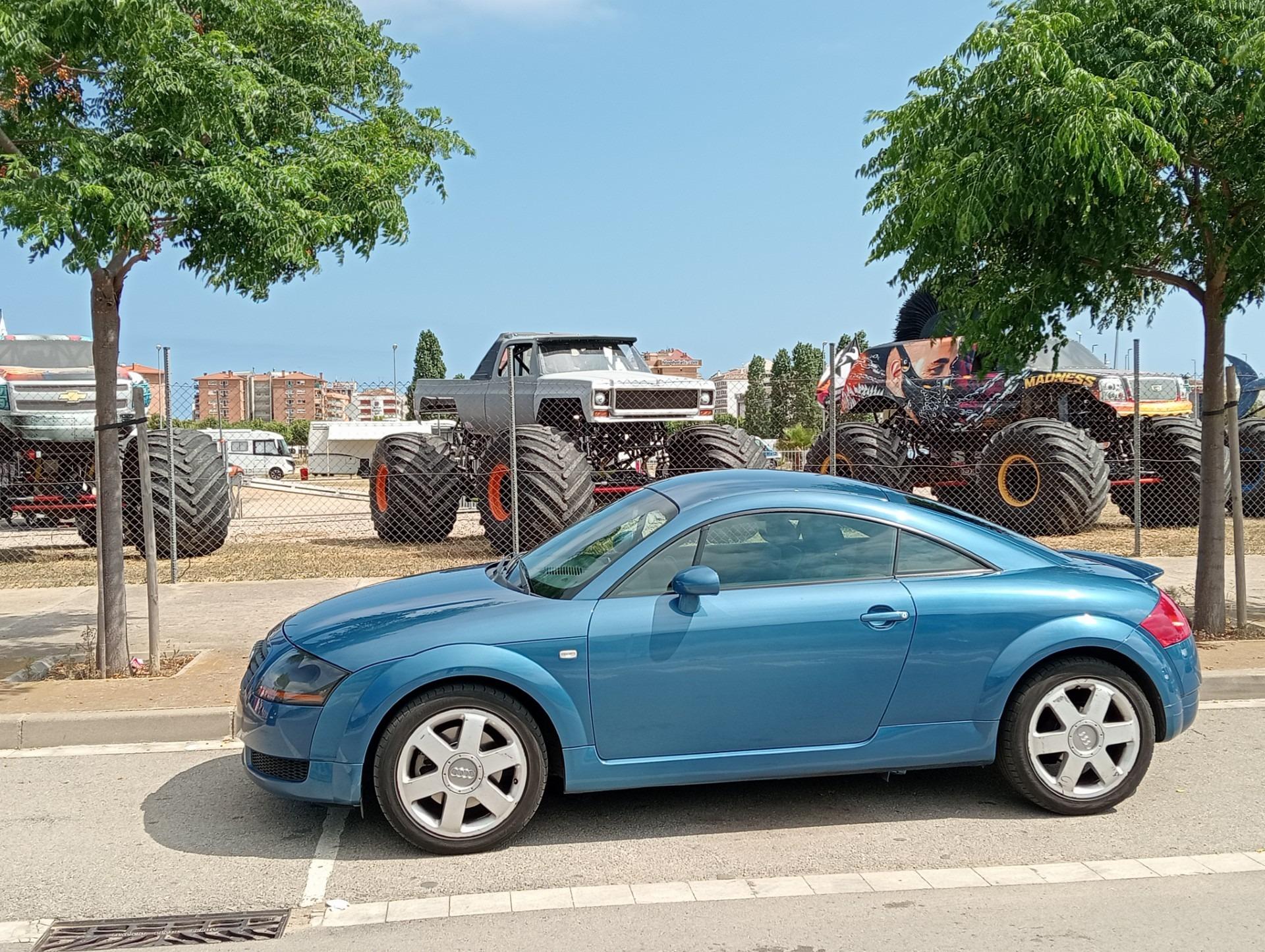 Foto 2 de Audi TT 180CV "Edición interior azul"