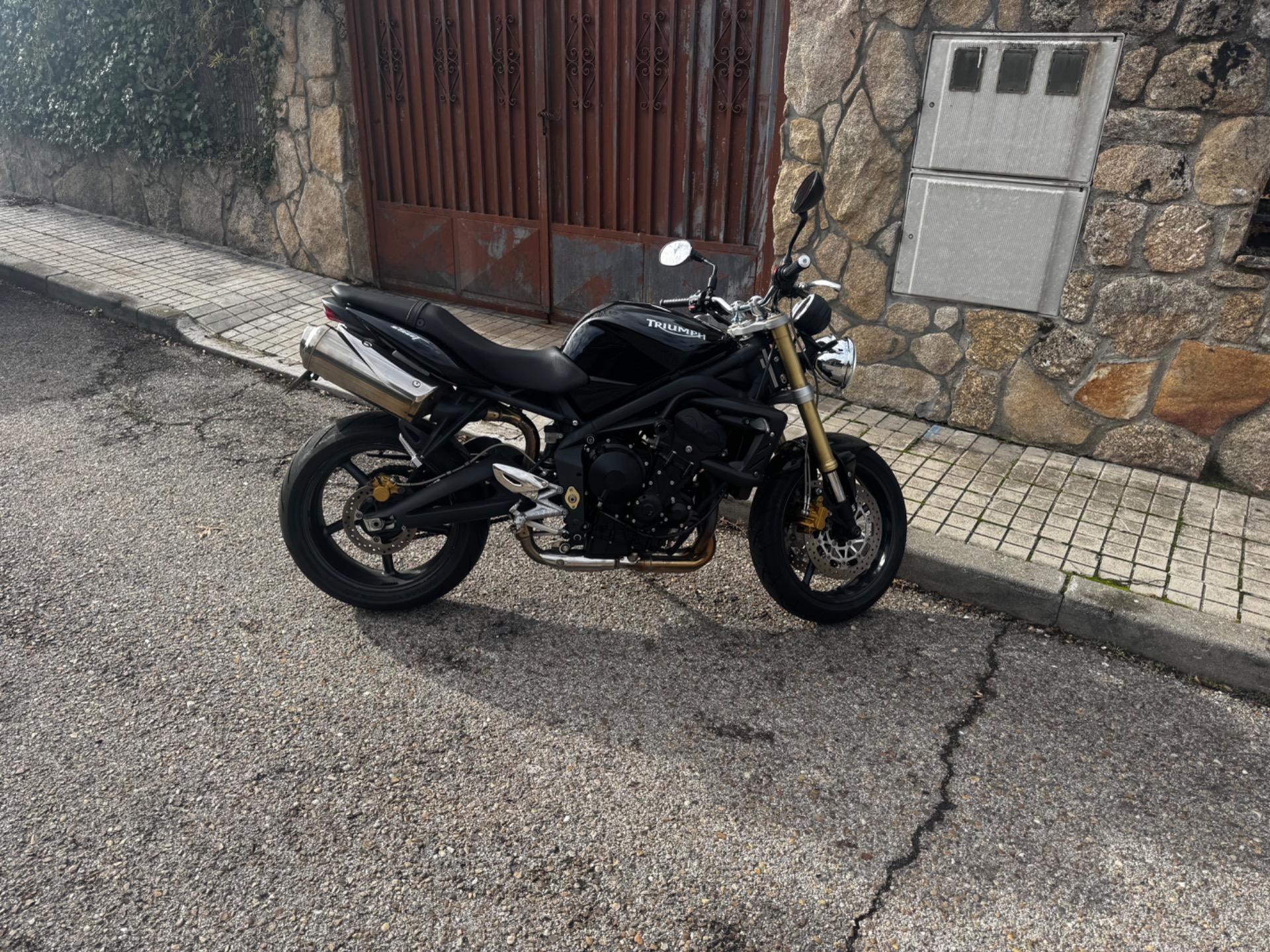 Foto 3 de Triump street triple 675 por BMW f900R más dinero a su favor la vendo en 3000€