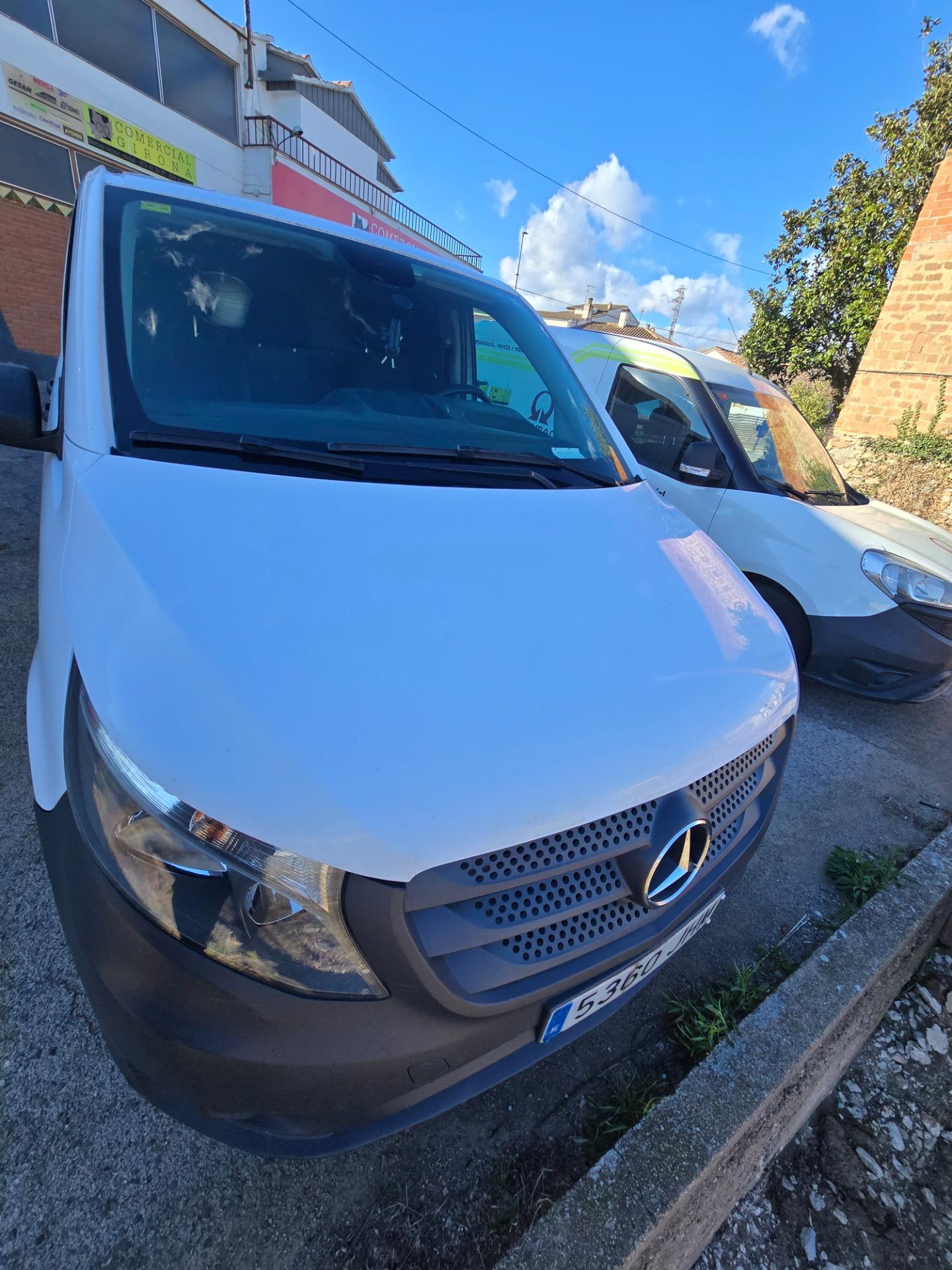Foto de Fugo Mecedes Vito
